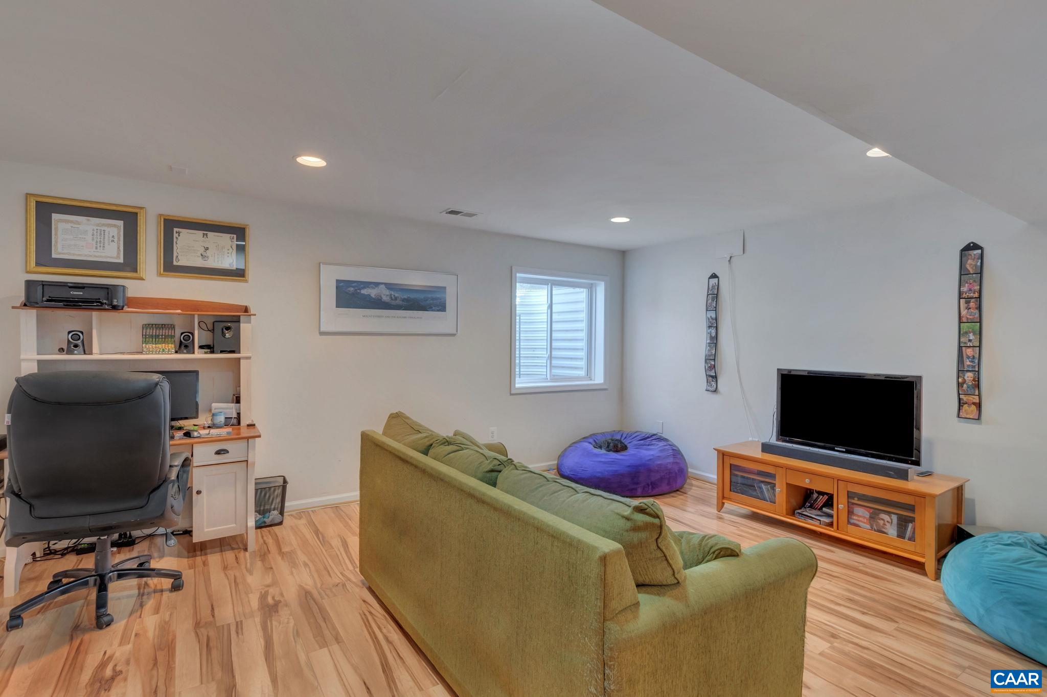 2216 KENDALL CT