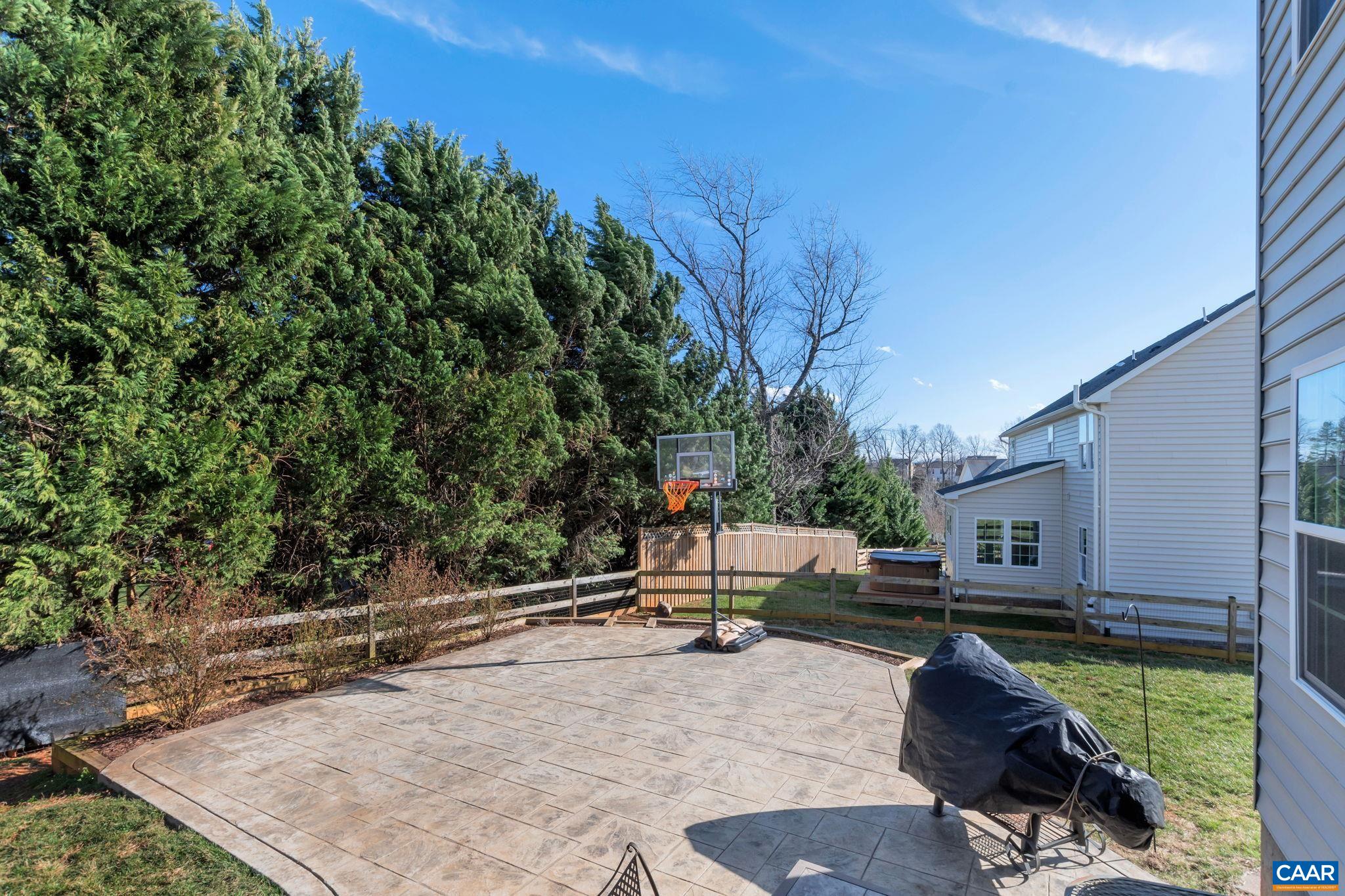 2216 KENDALL CT