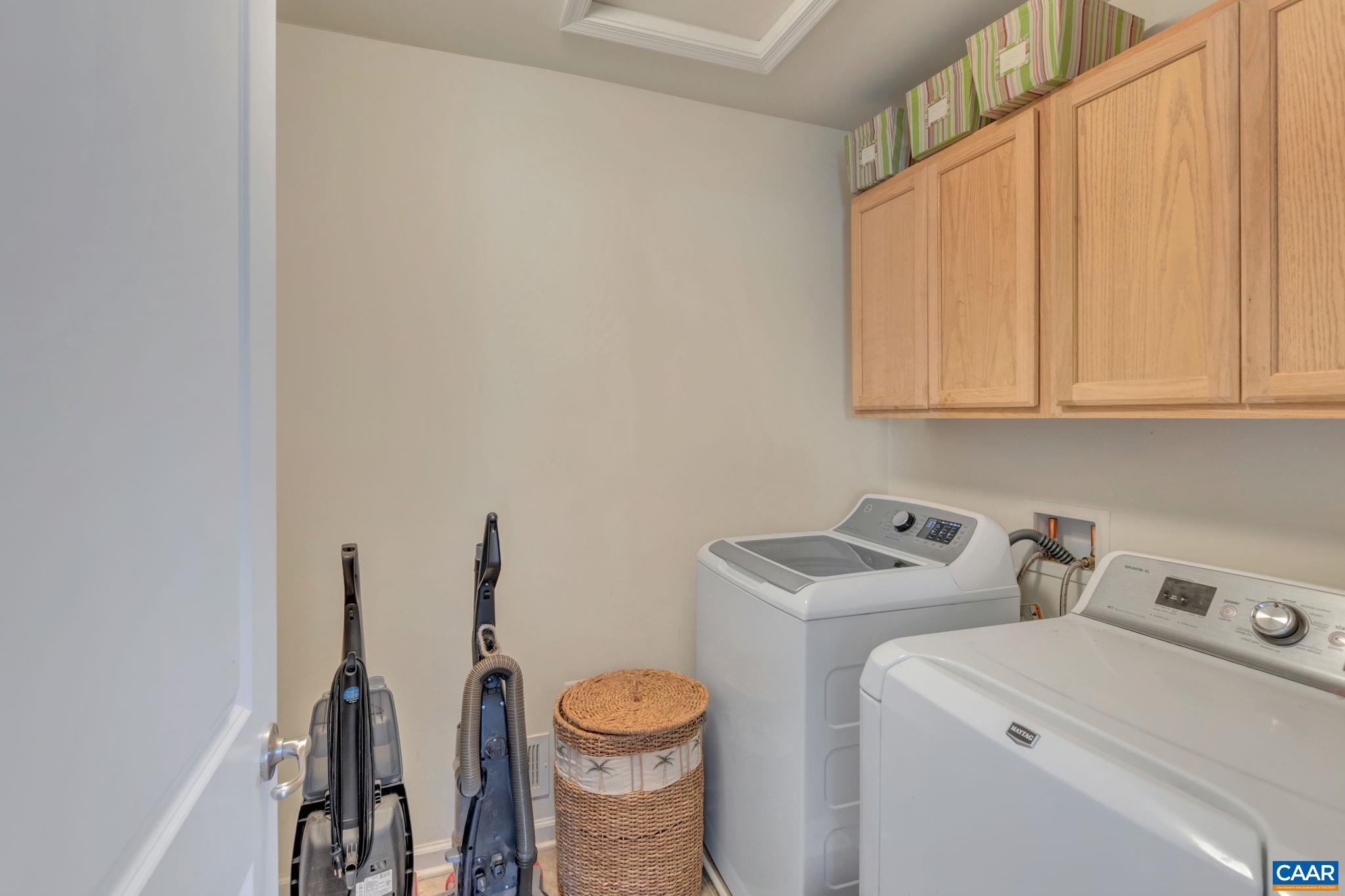 2216 KENDALL CT