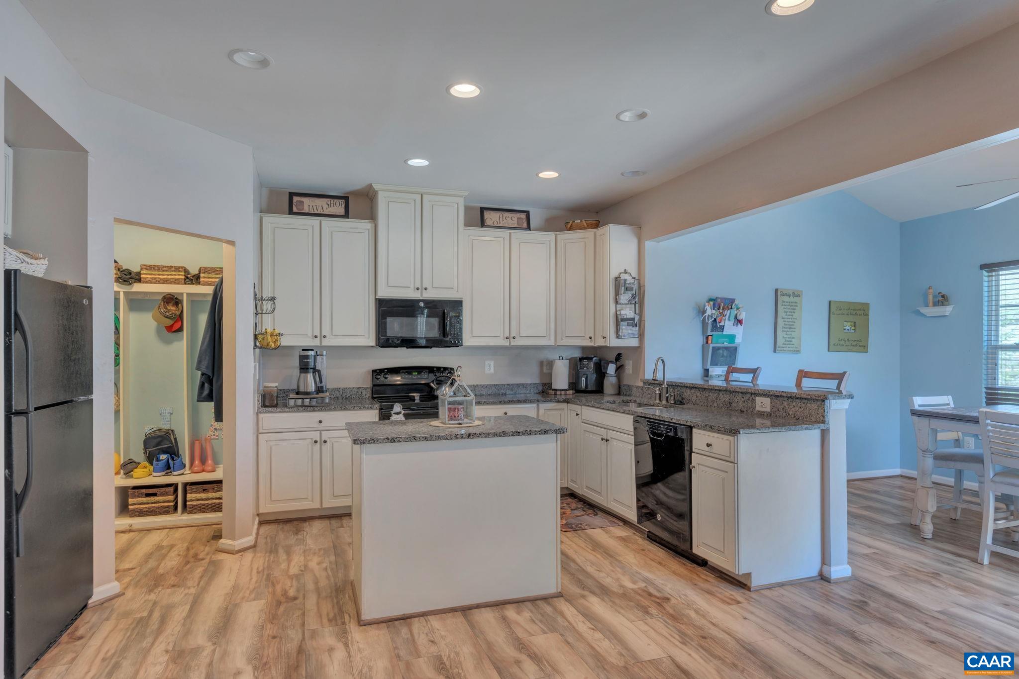 2216 KENDALL CT