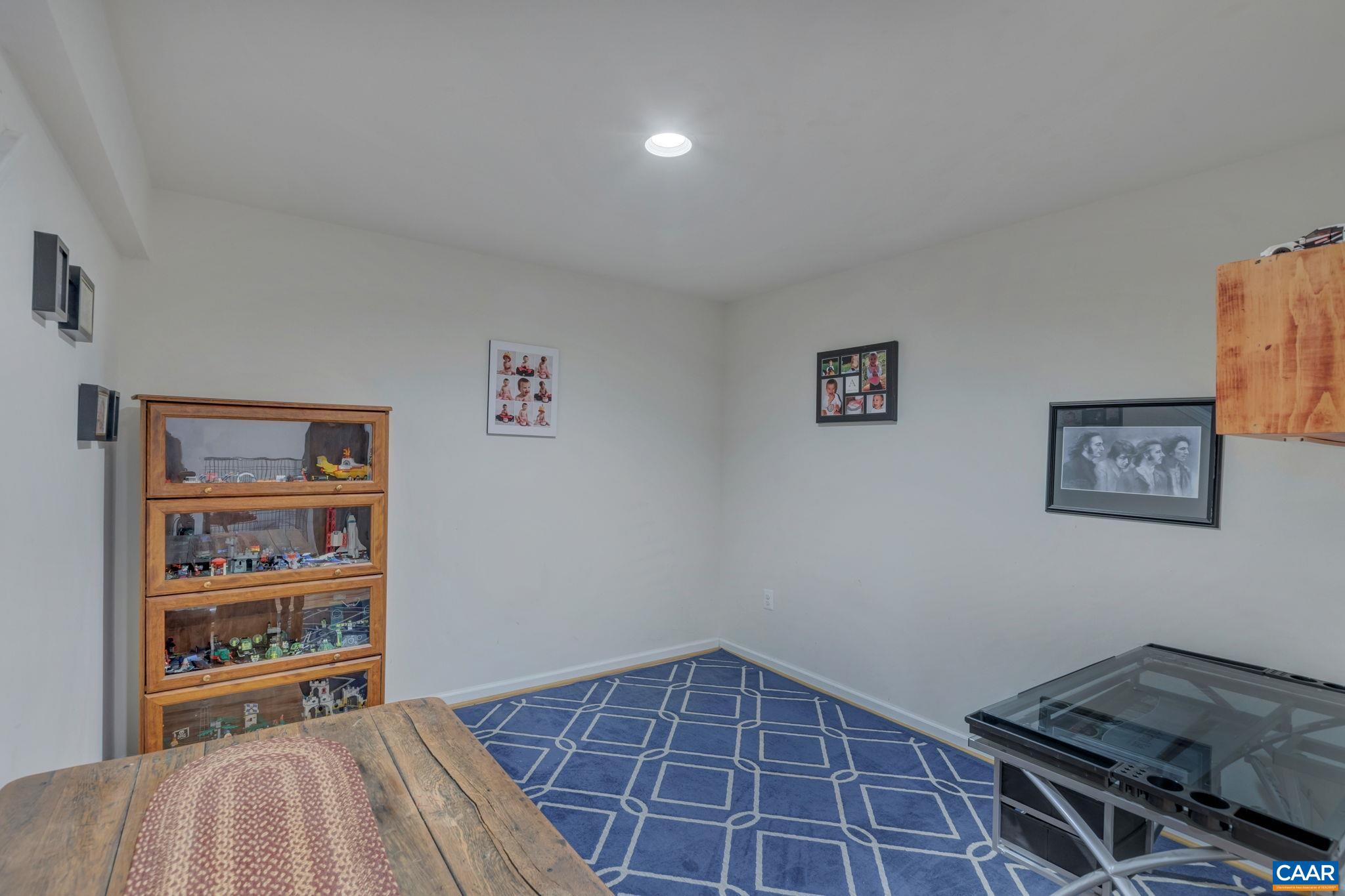 2216 KENDALL CT