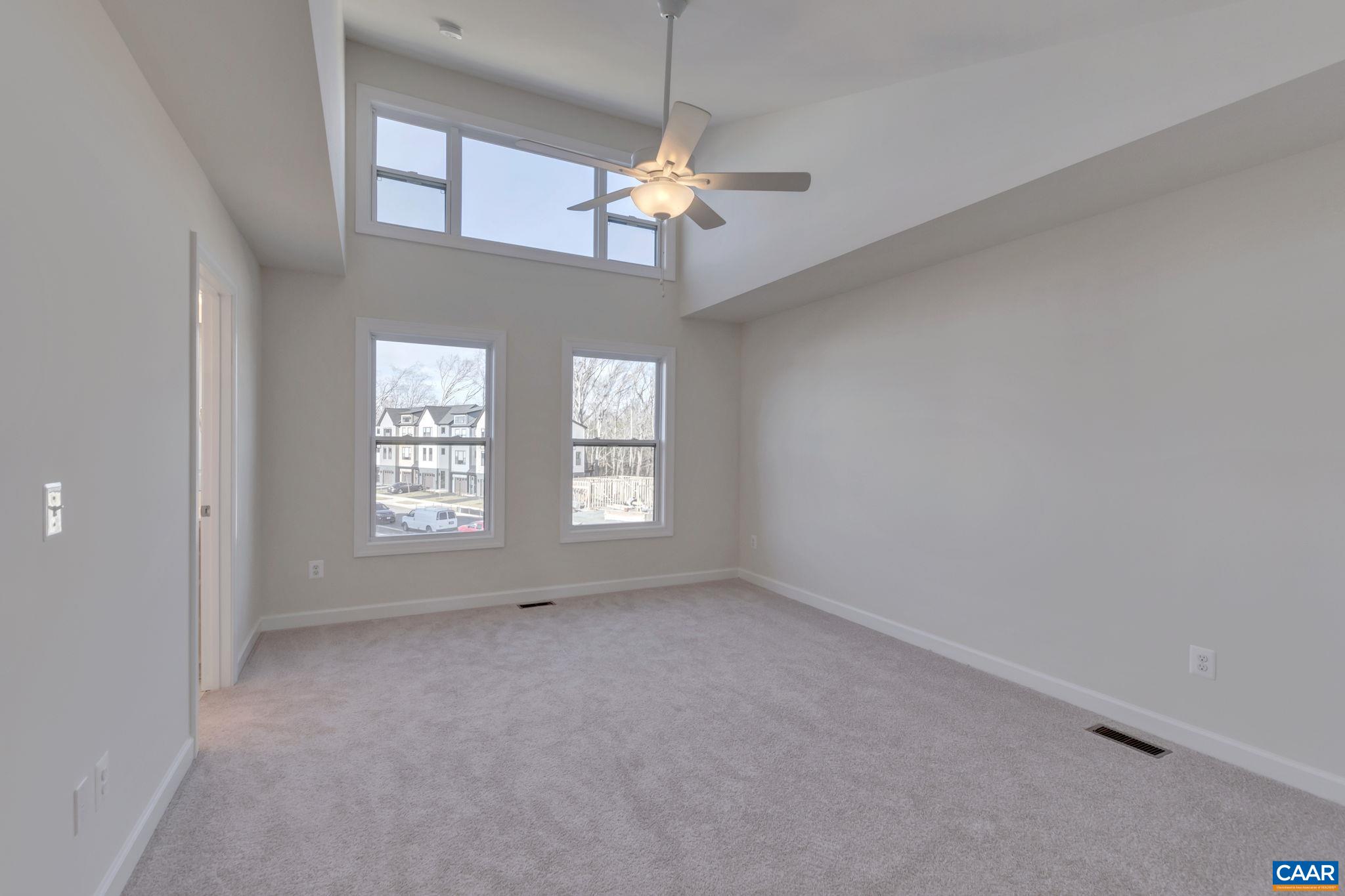 2266 FOWLER CIR