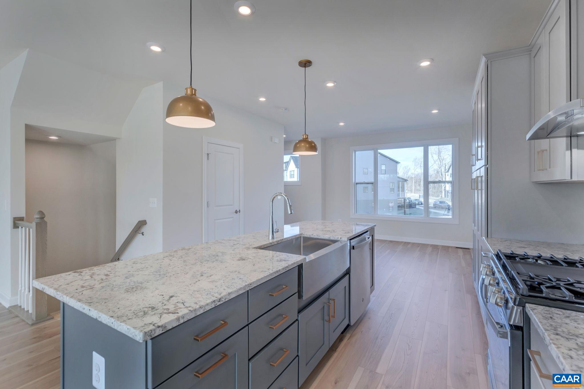 2266 FOWLER CIR