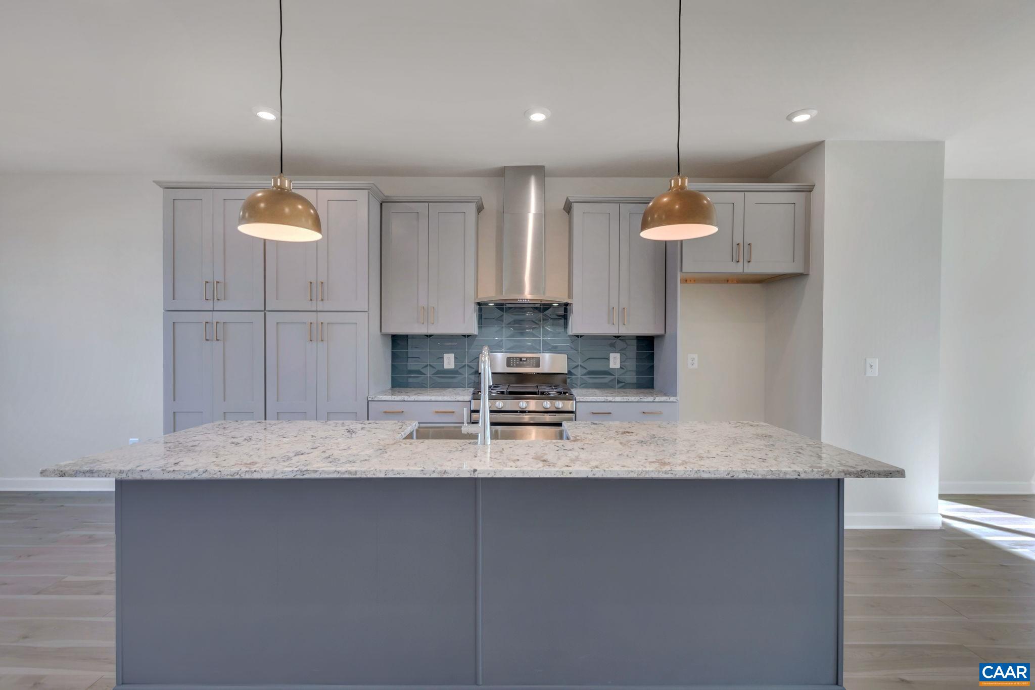2266 FOWLER CIR