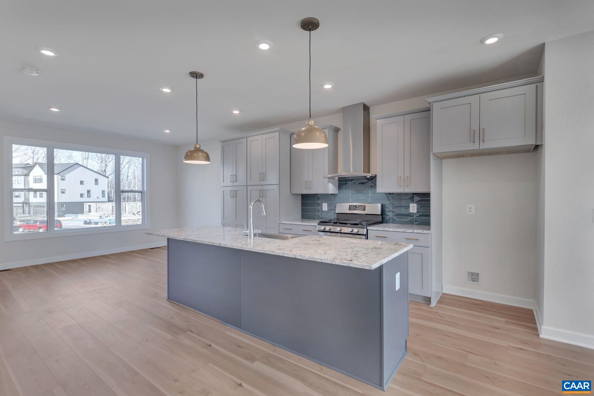 2266 FOWLER CIR