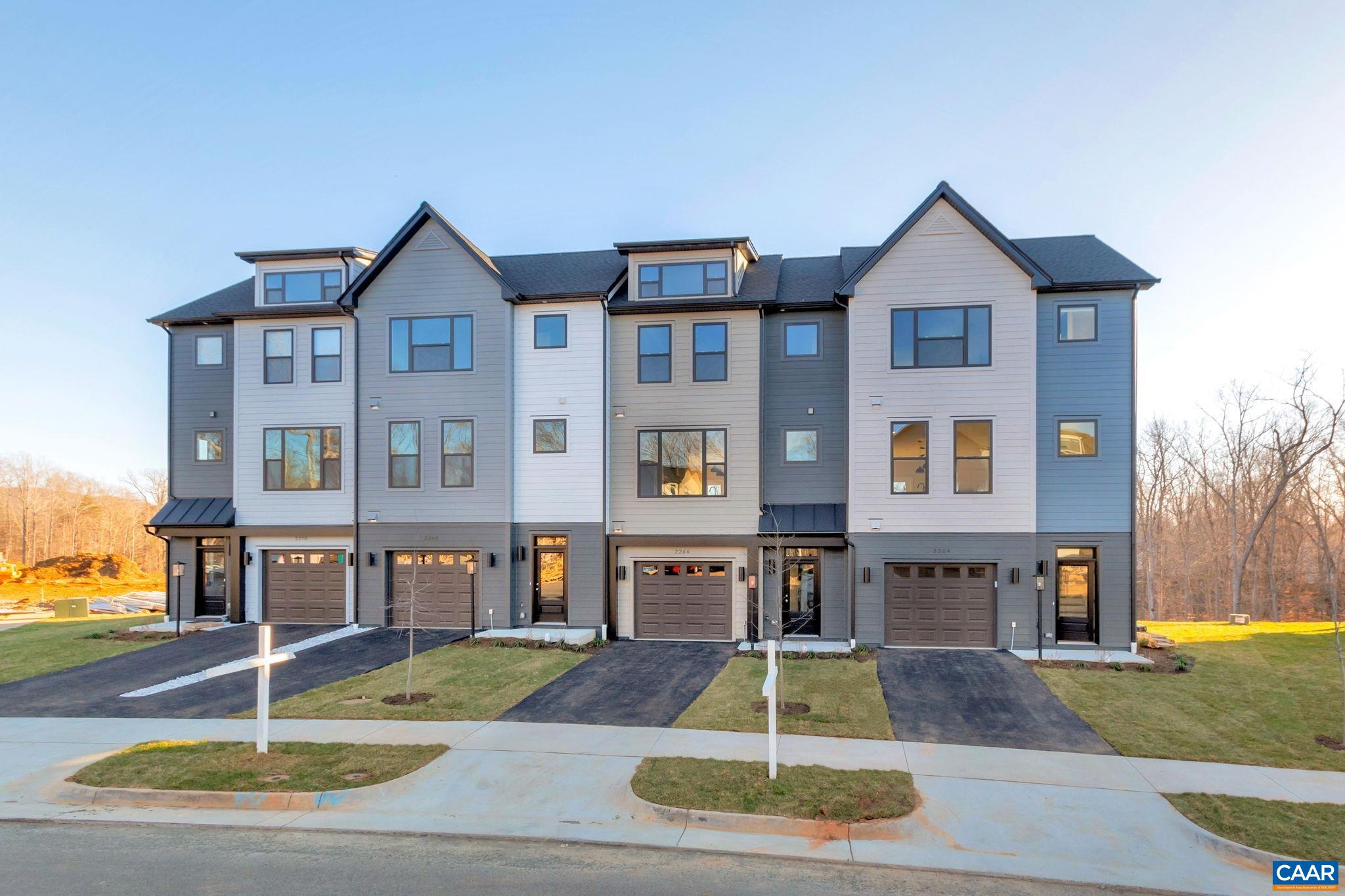 2266 FOWLER CIR