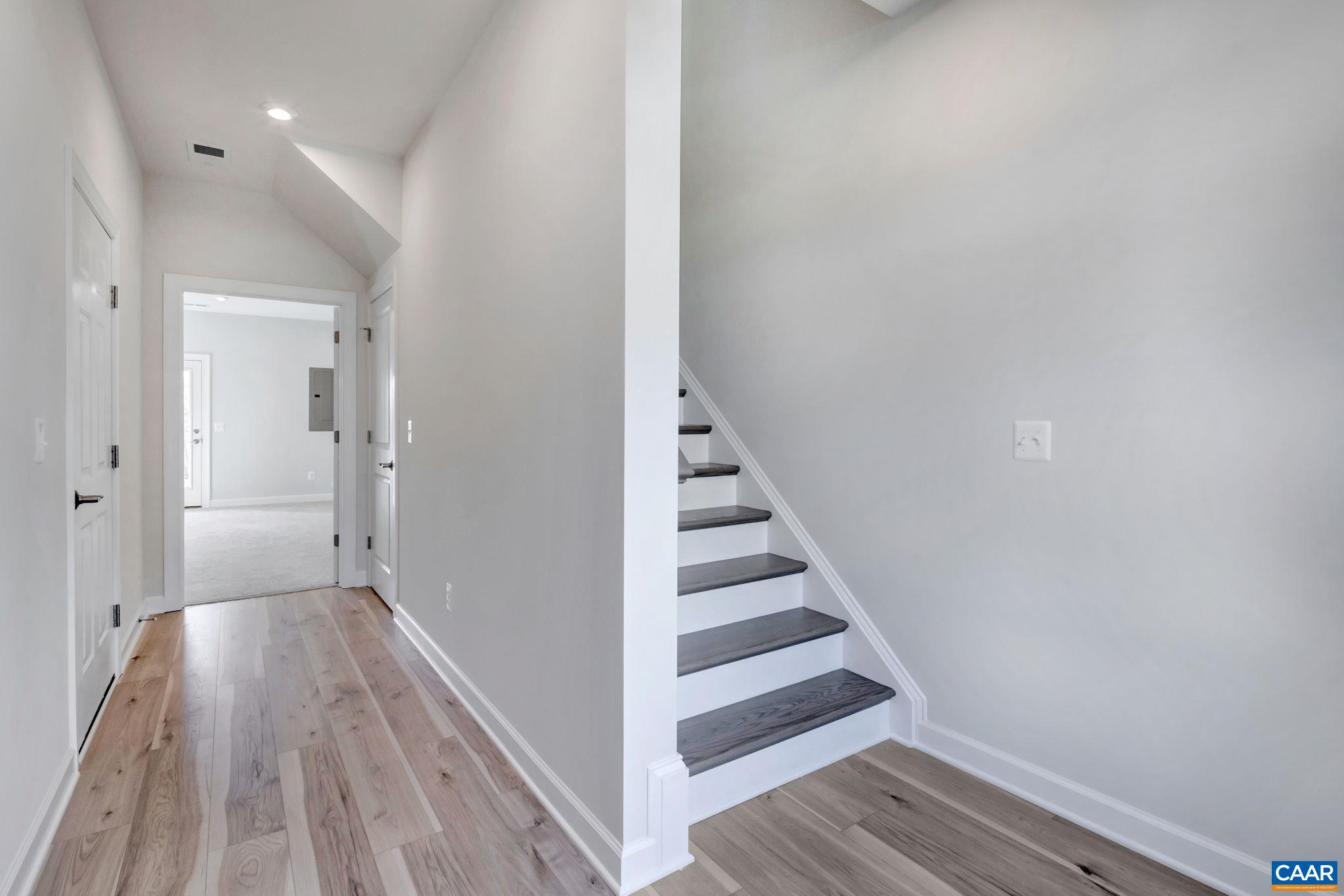 2266 FOWLER CIR