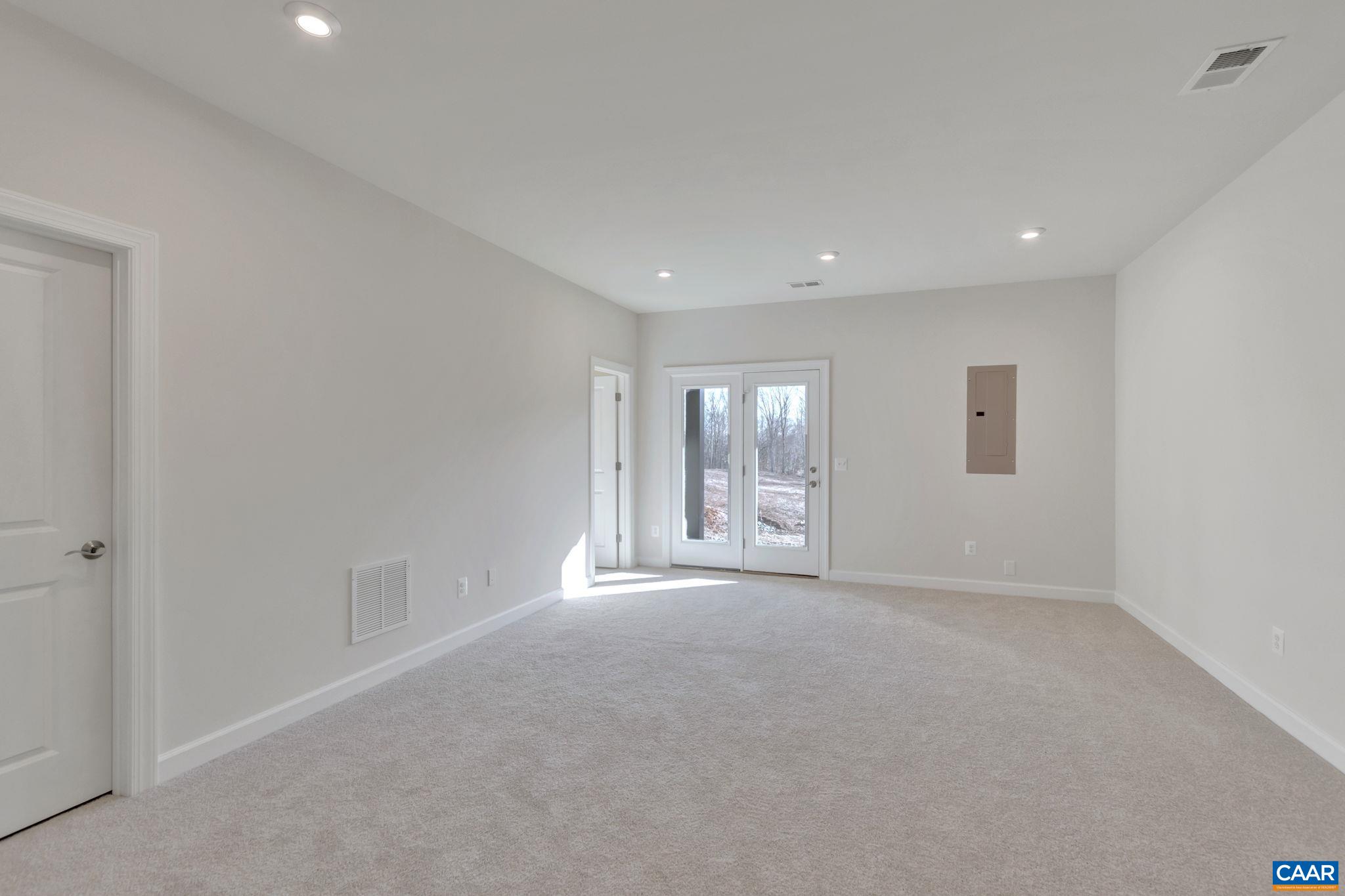 2266 FOWLER CIR