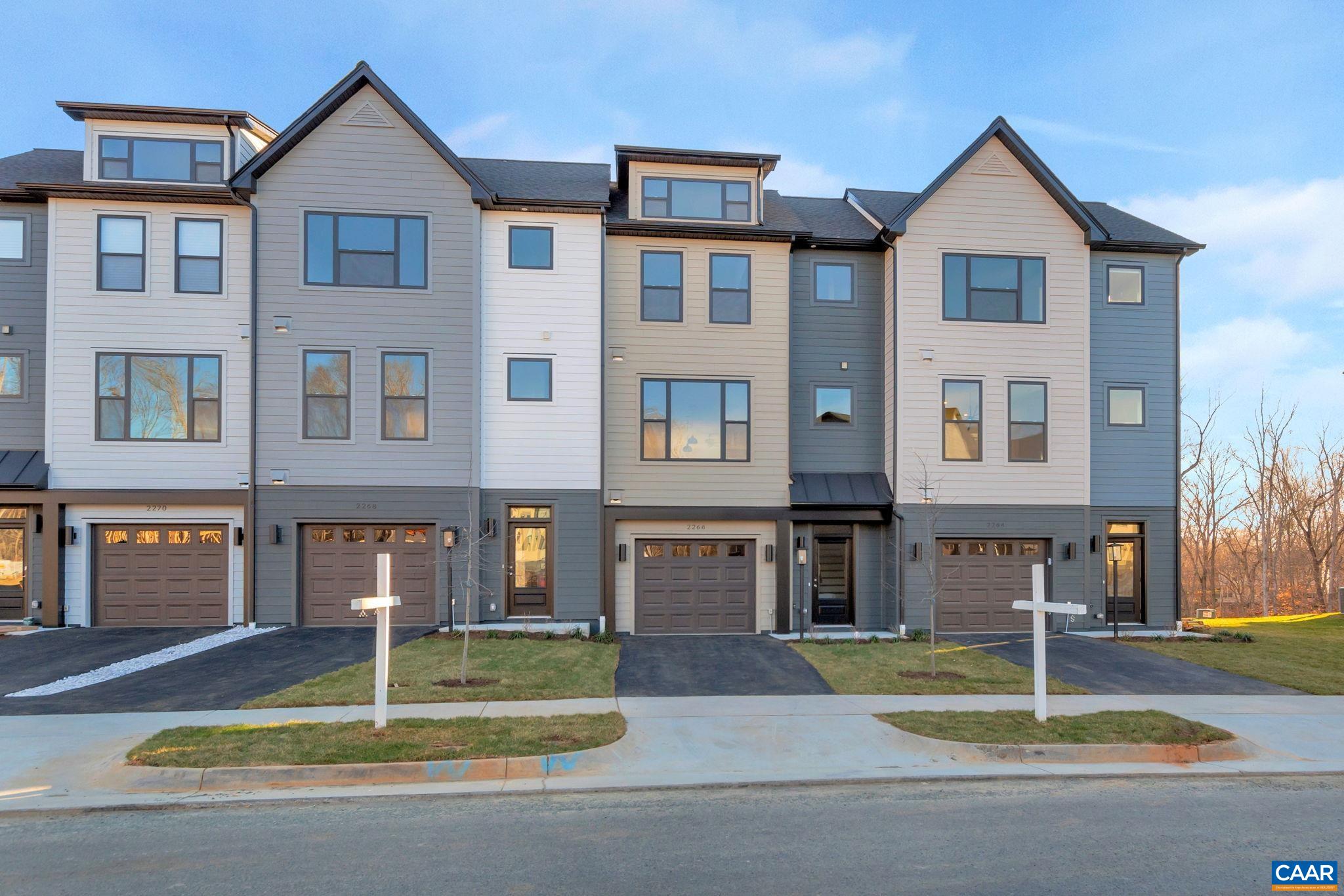 2266 FOWLER CIR
