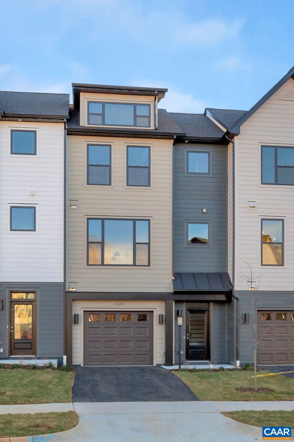 2266 FOWLER CIR