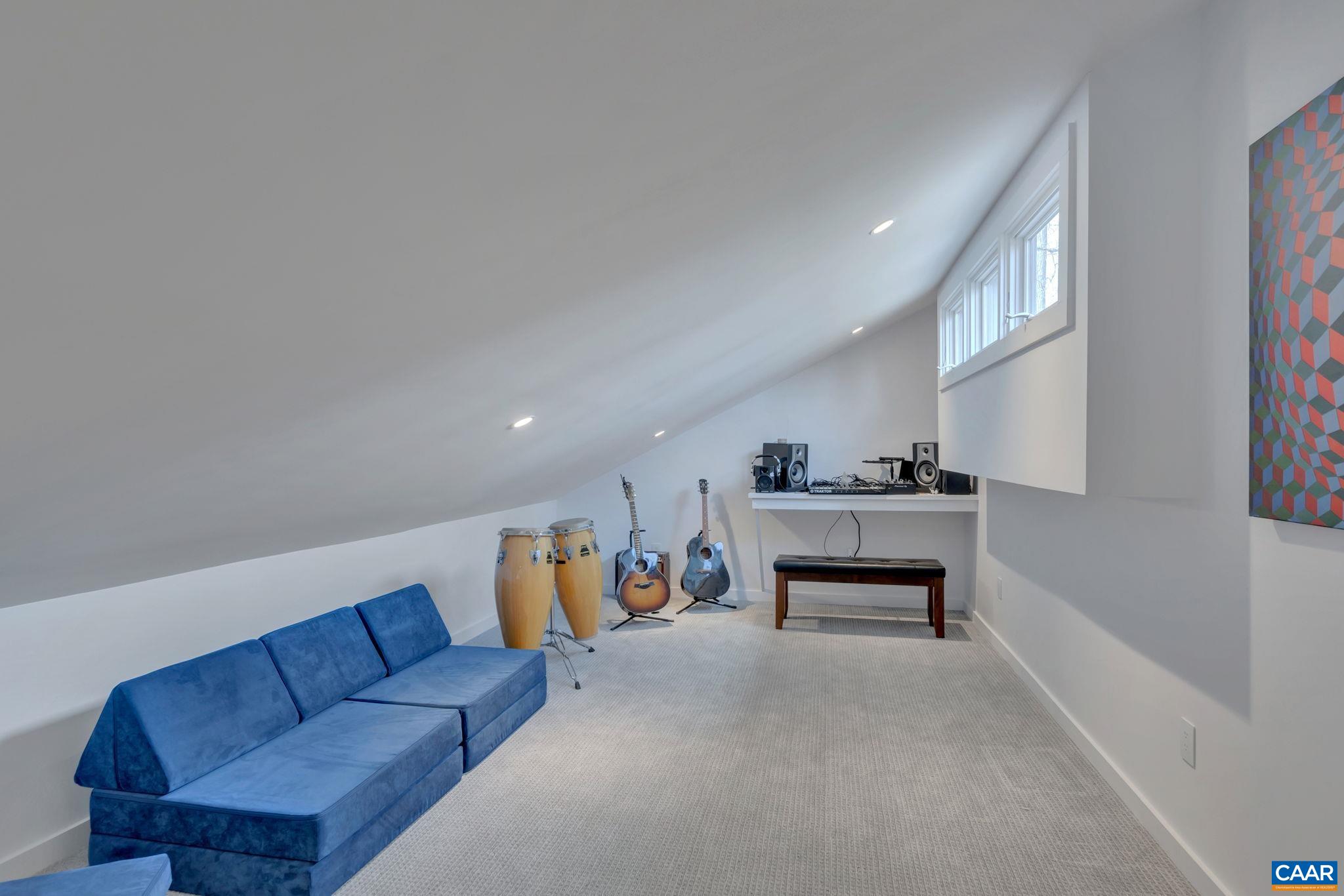105 ROWLEDGE PL