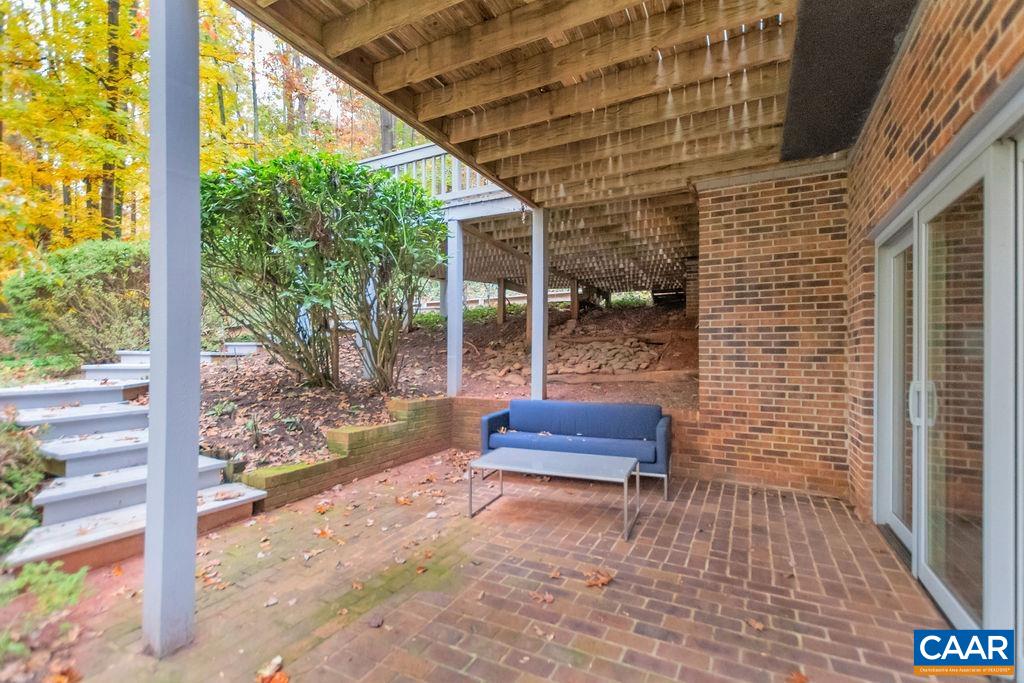 105 ROWLEDGE PL