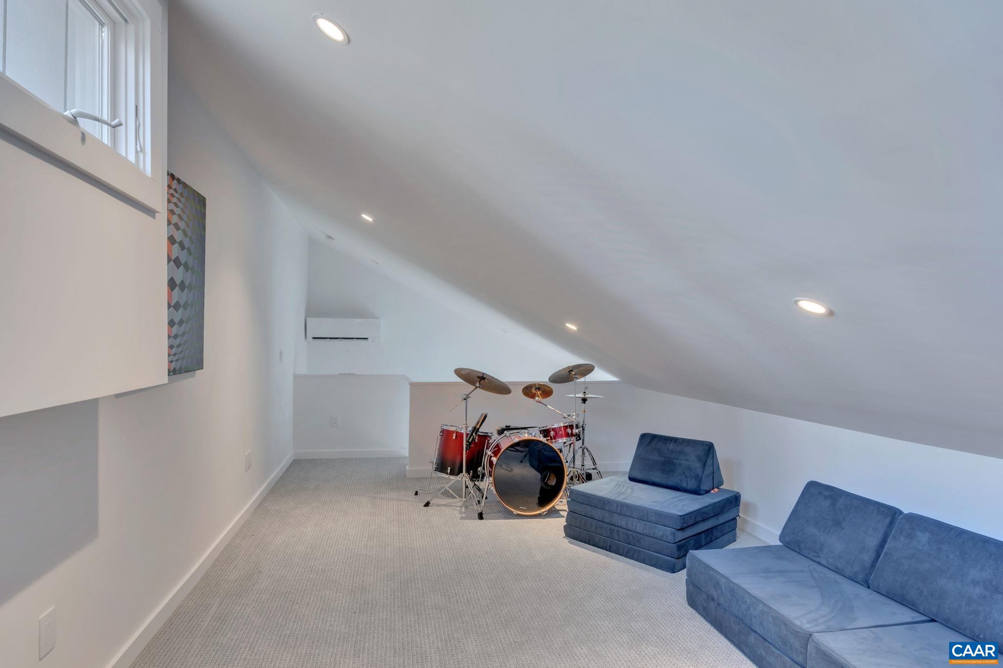 105 ROWLEDGE PL