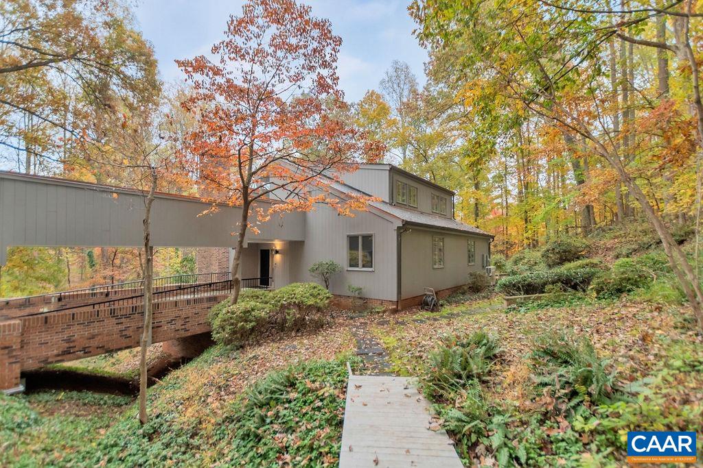 105 ROWLEDGE PL