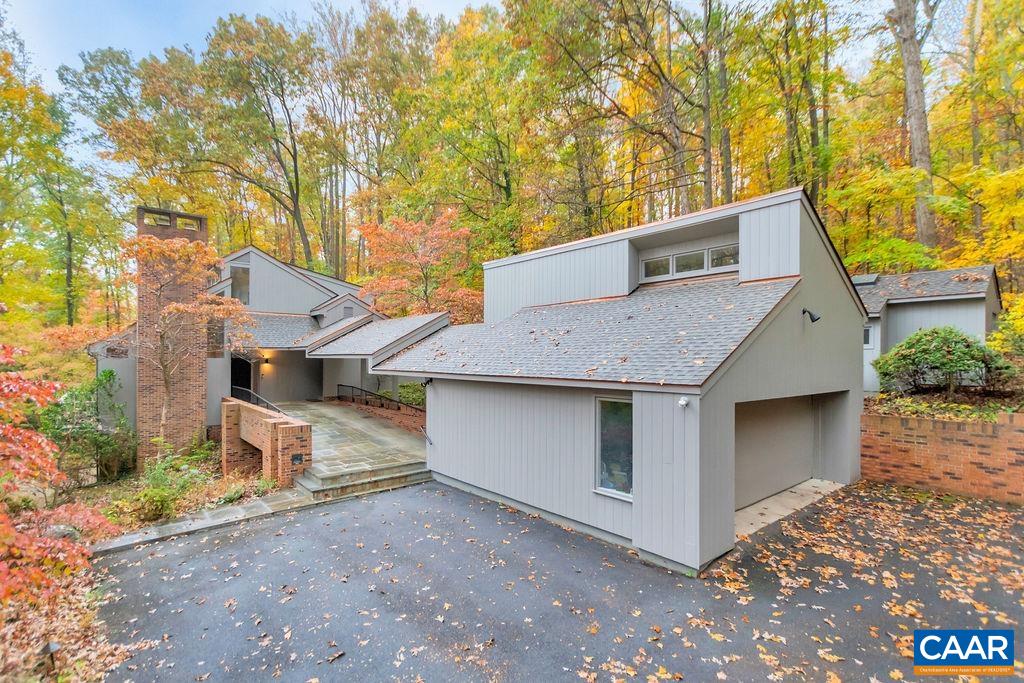 105 ROWLEDGE PL