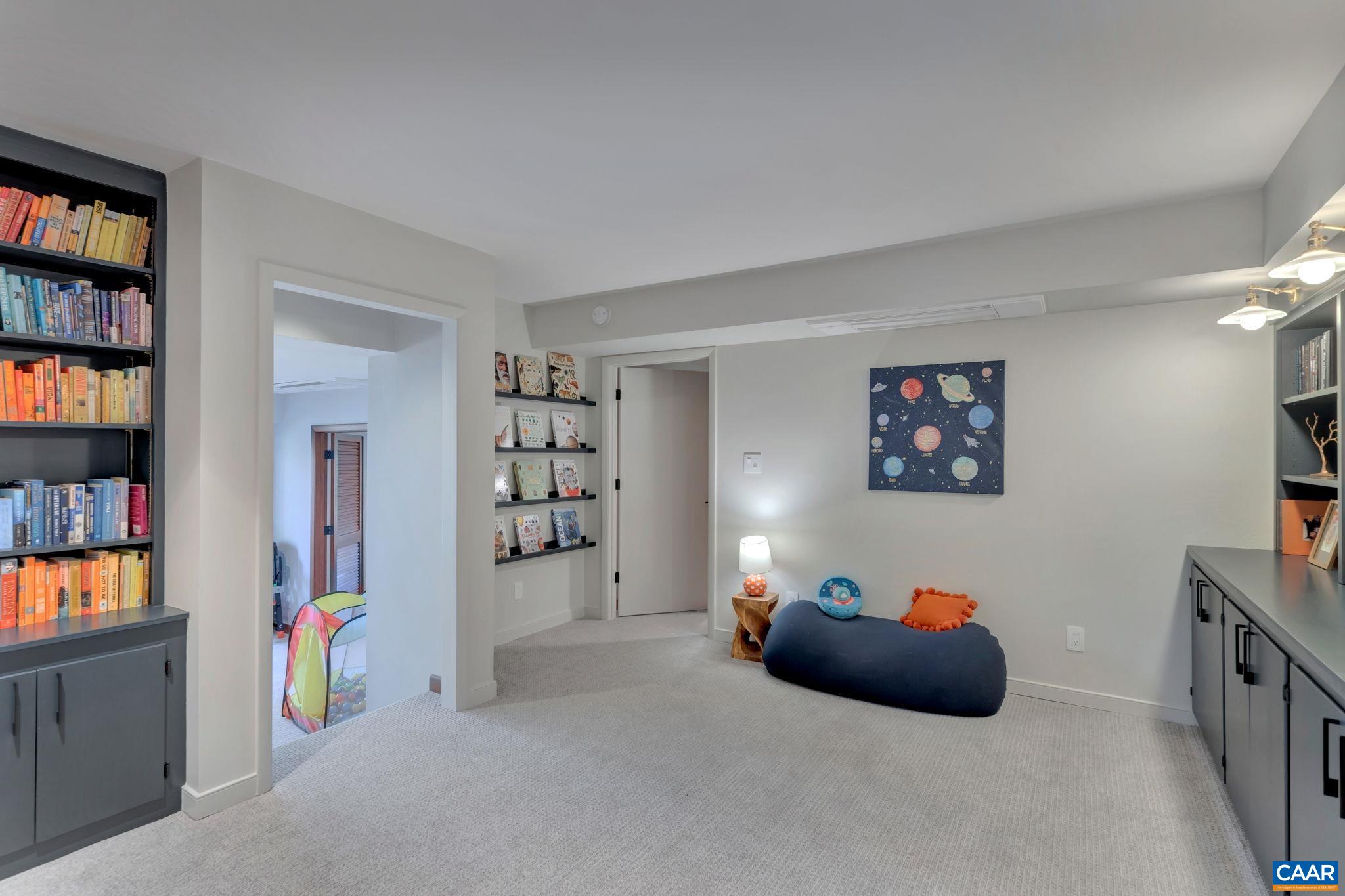 105 ROWLEDGE PL