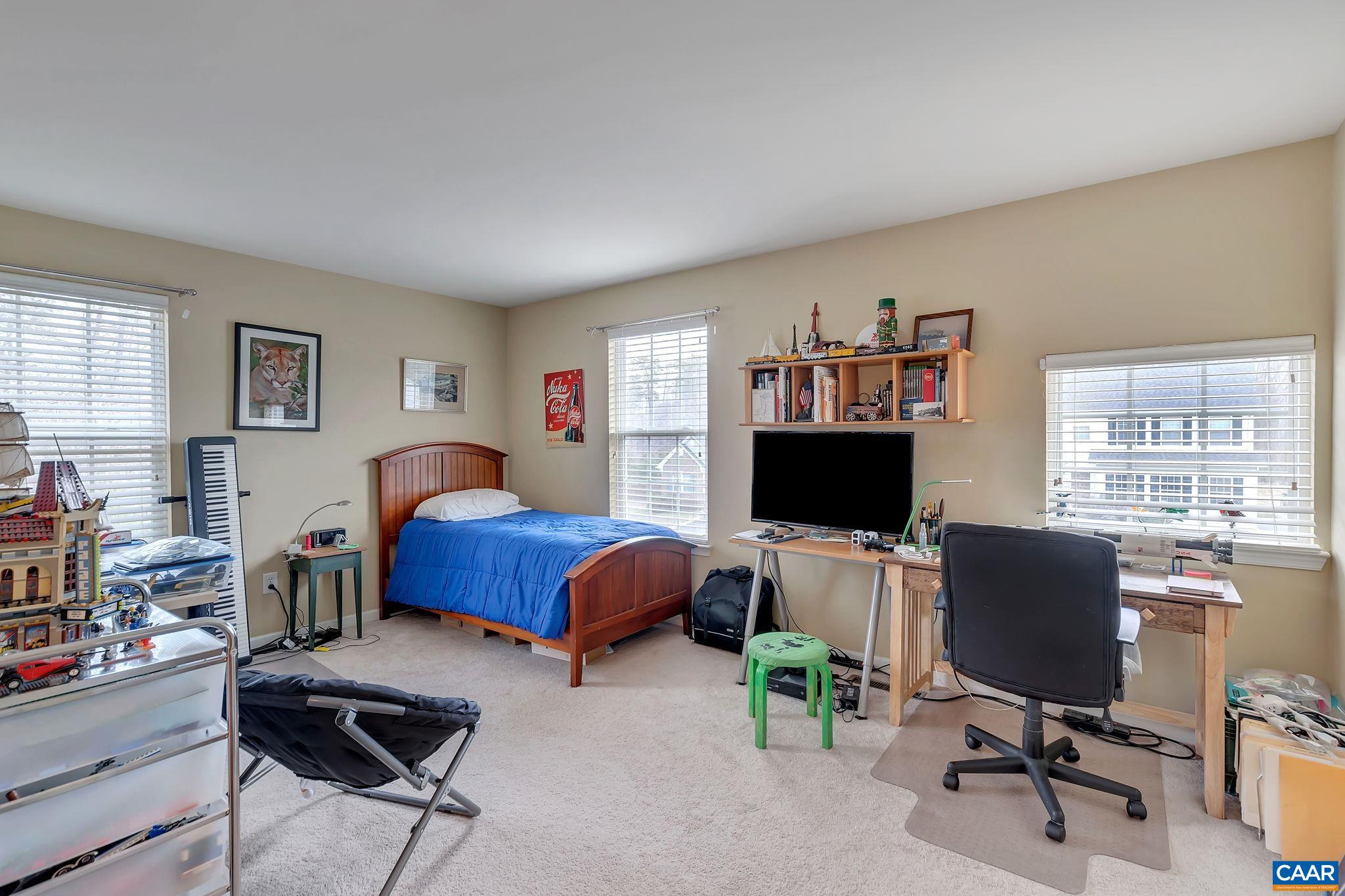 566 JUSTIN DR