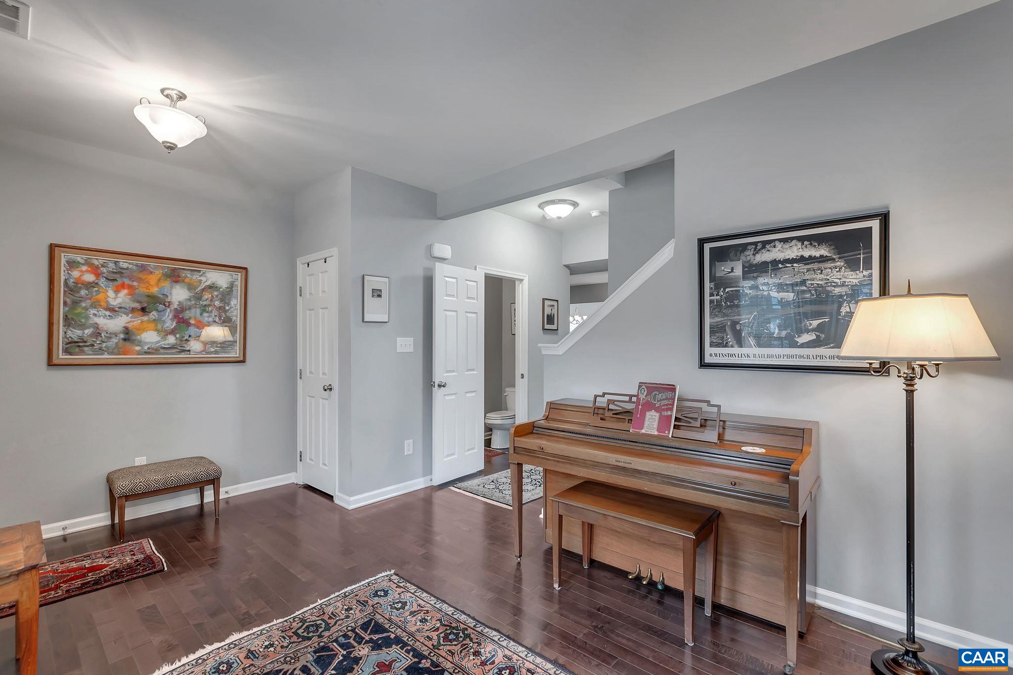 566 JUSTIN DR