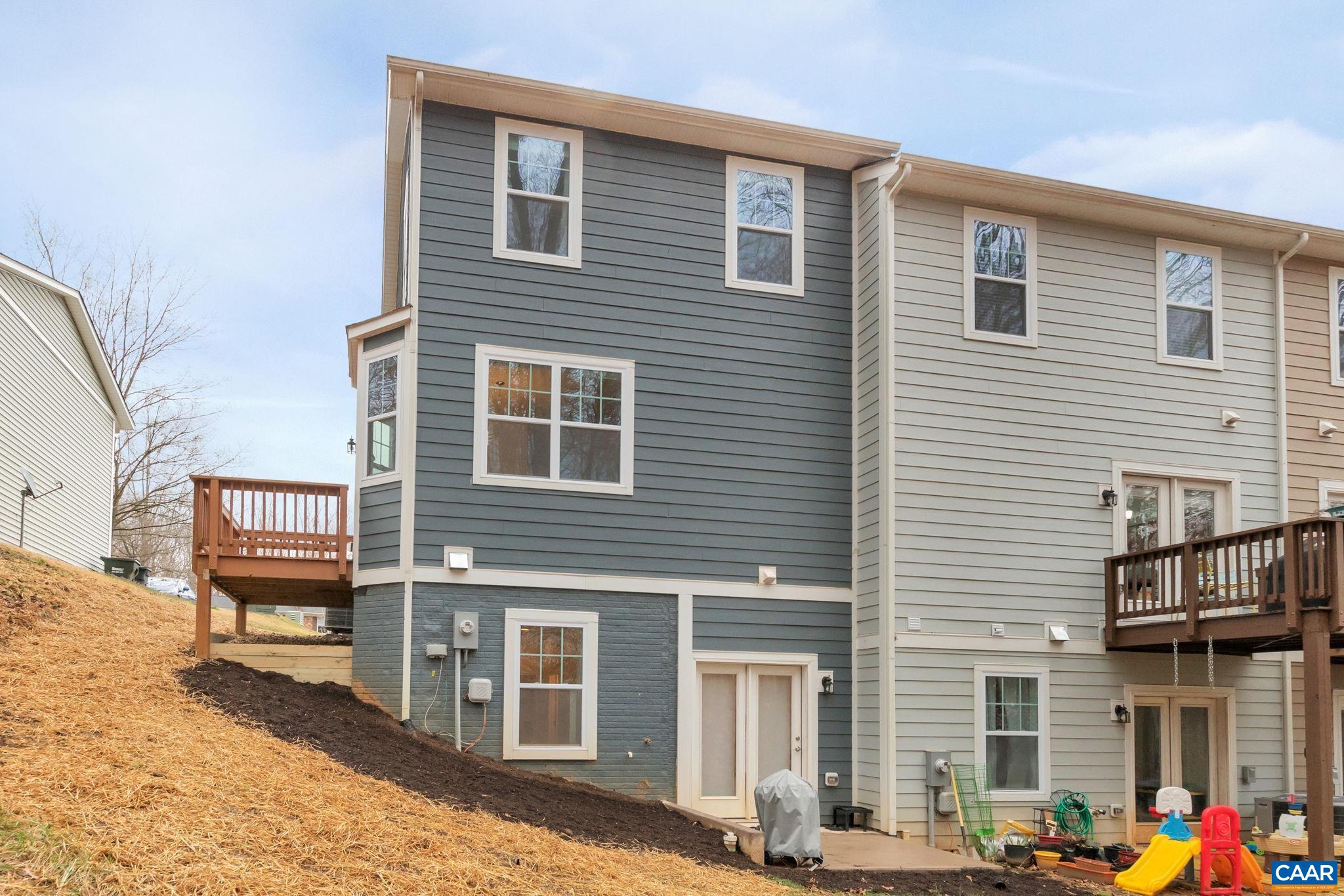 131 LONGWOOD DR