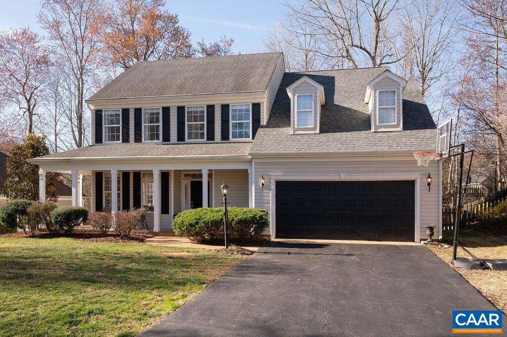 102 RUNNING FOX LN