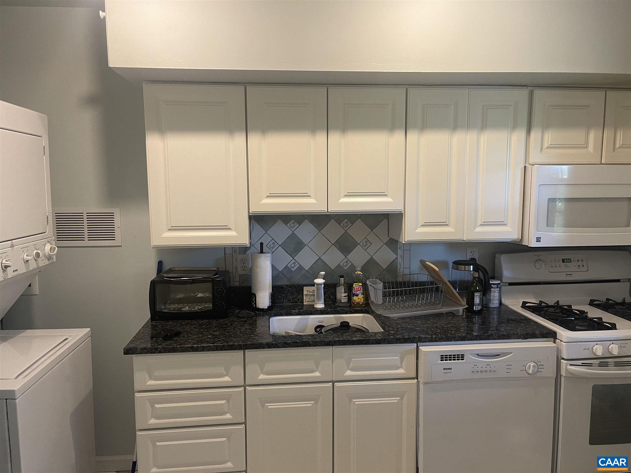 2405 BARRACKS CT Unit: 3