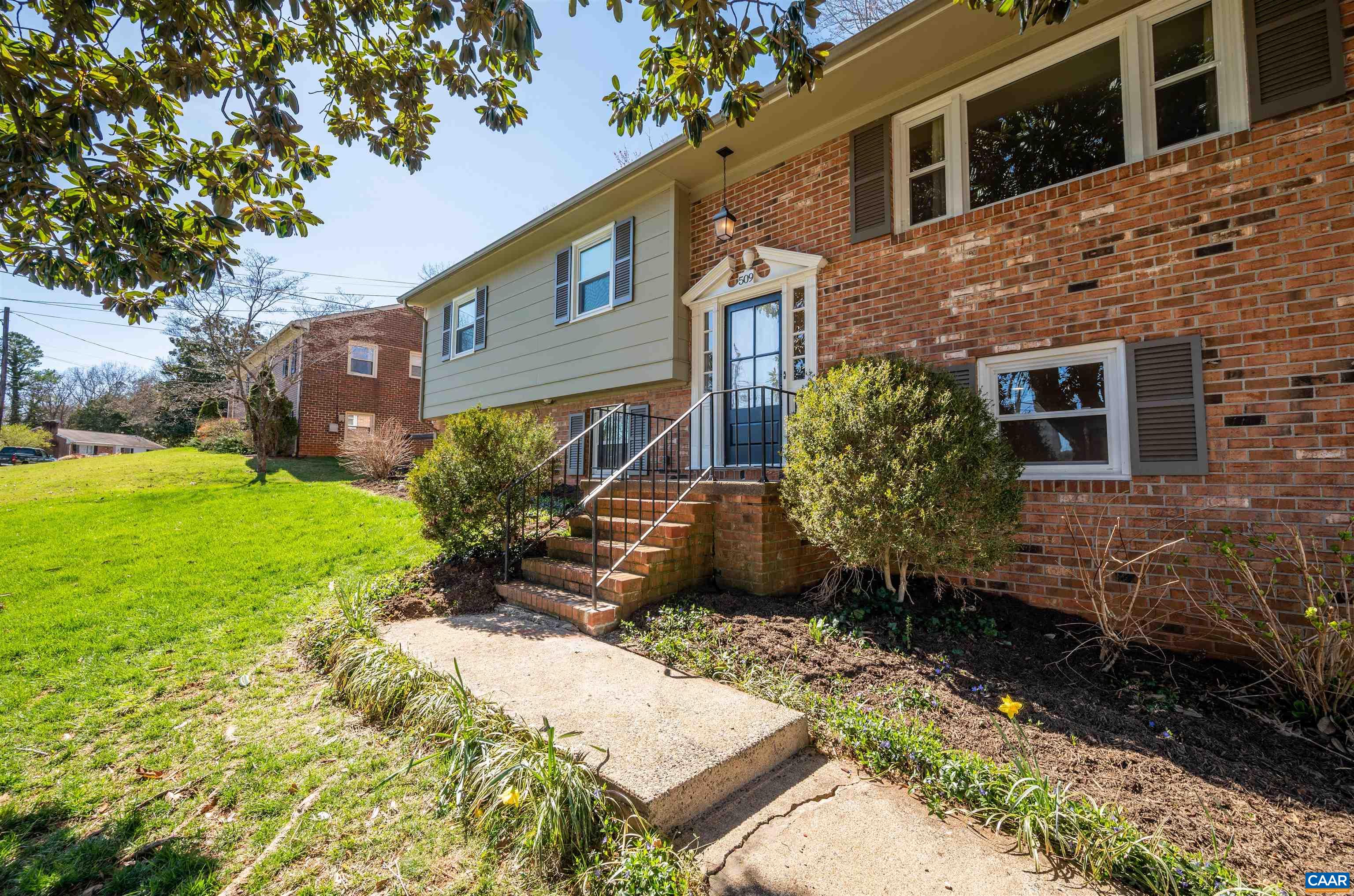 509 MOSELEY DR