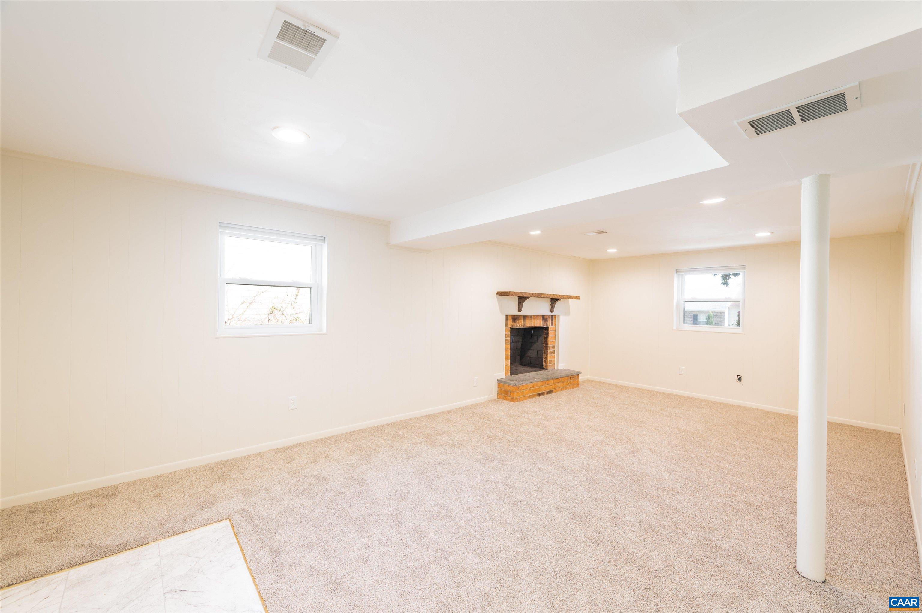 509 MOSELEY DR