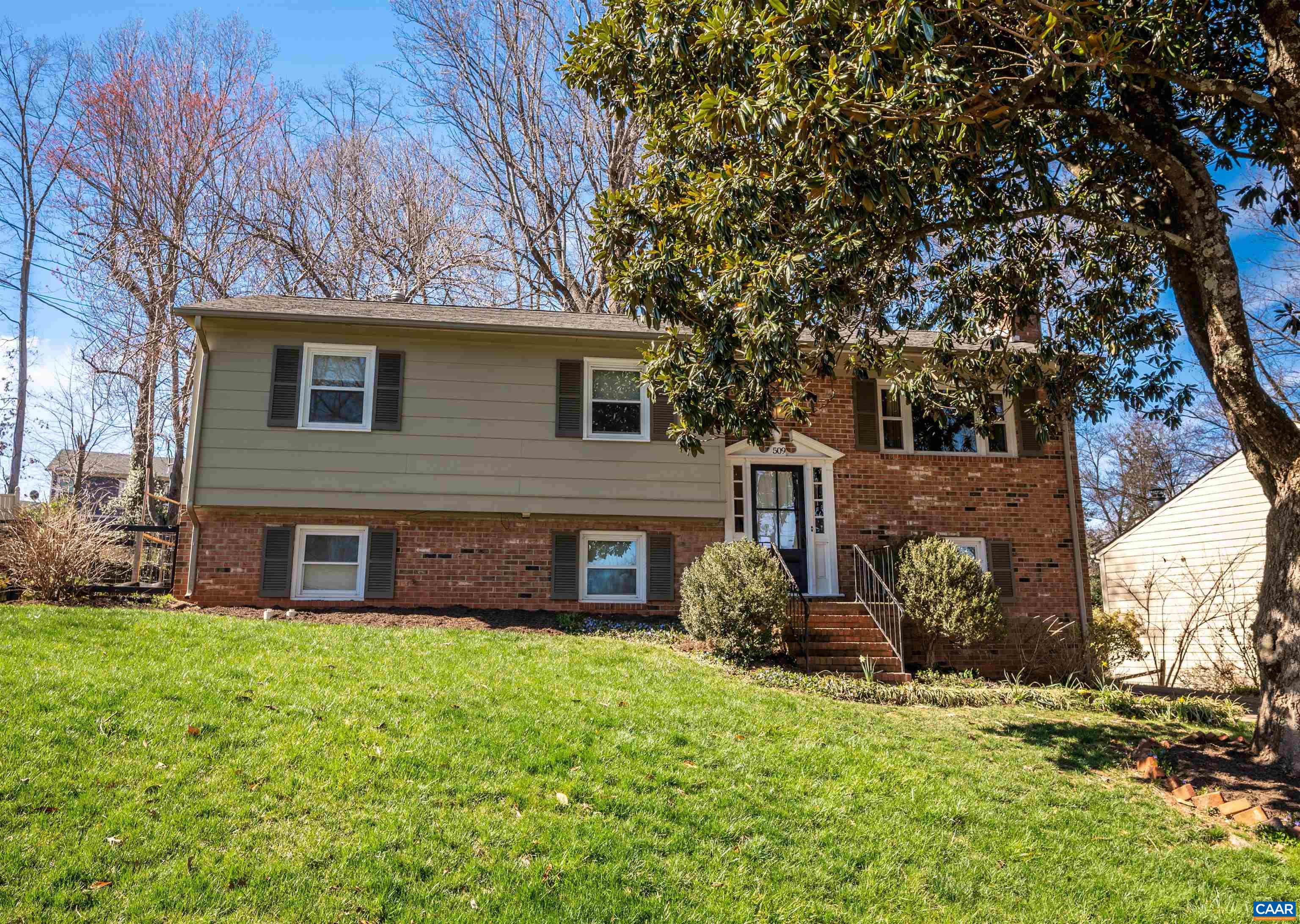 509 MOSELEY DR