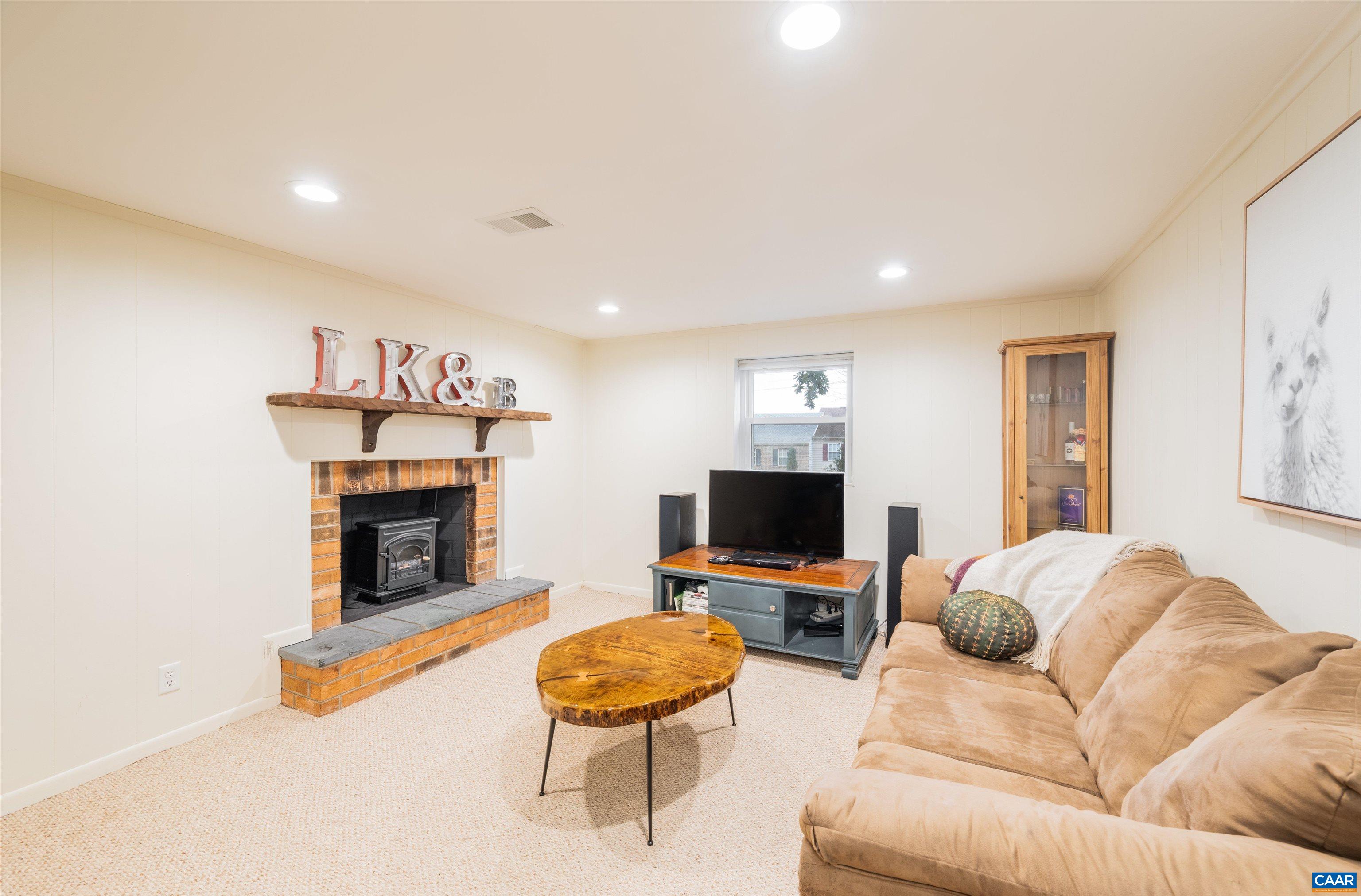 509 MOSELEY DR