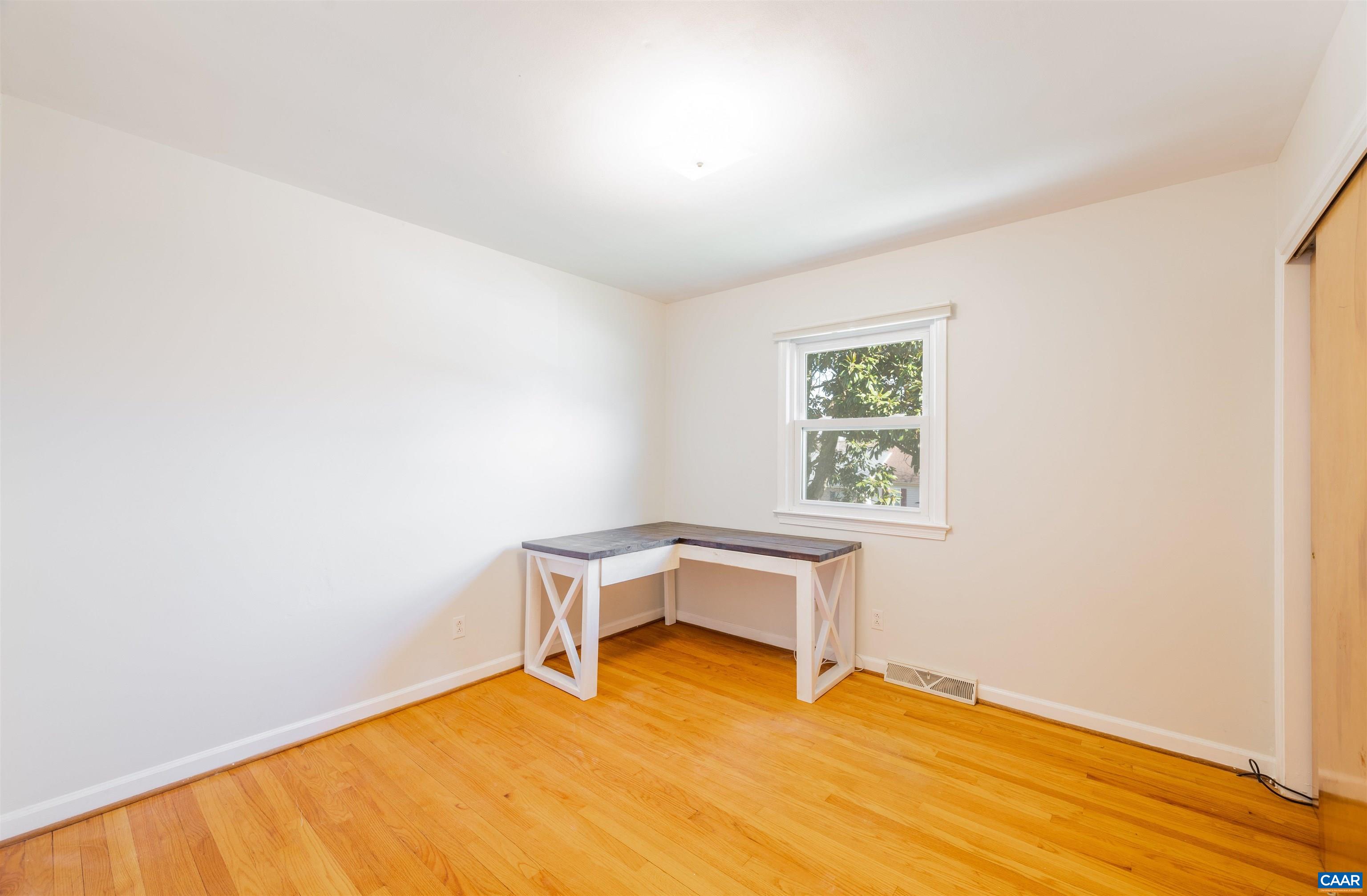 509 MOSELEY DR