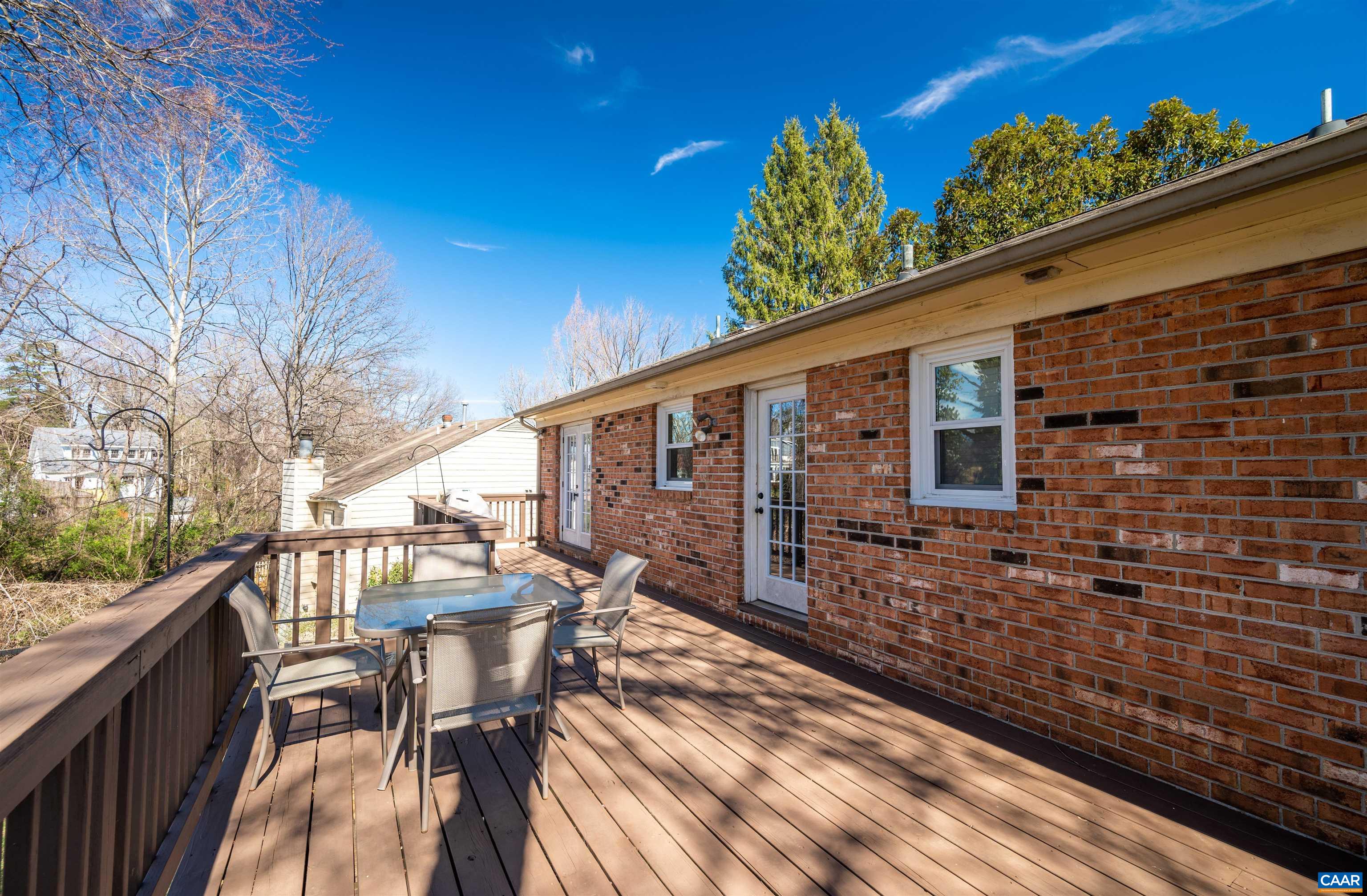 509 MOSELEY DR