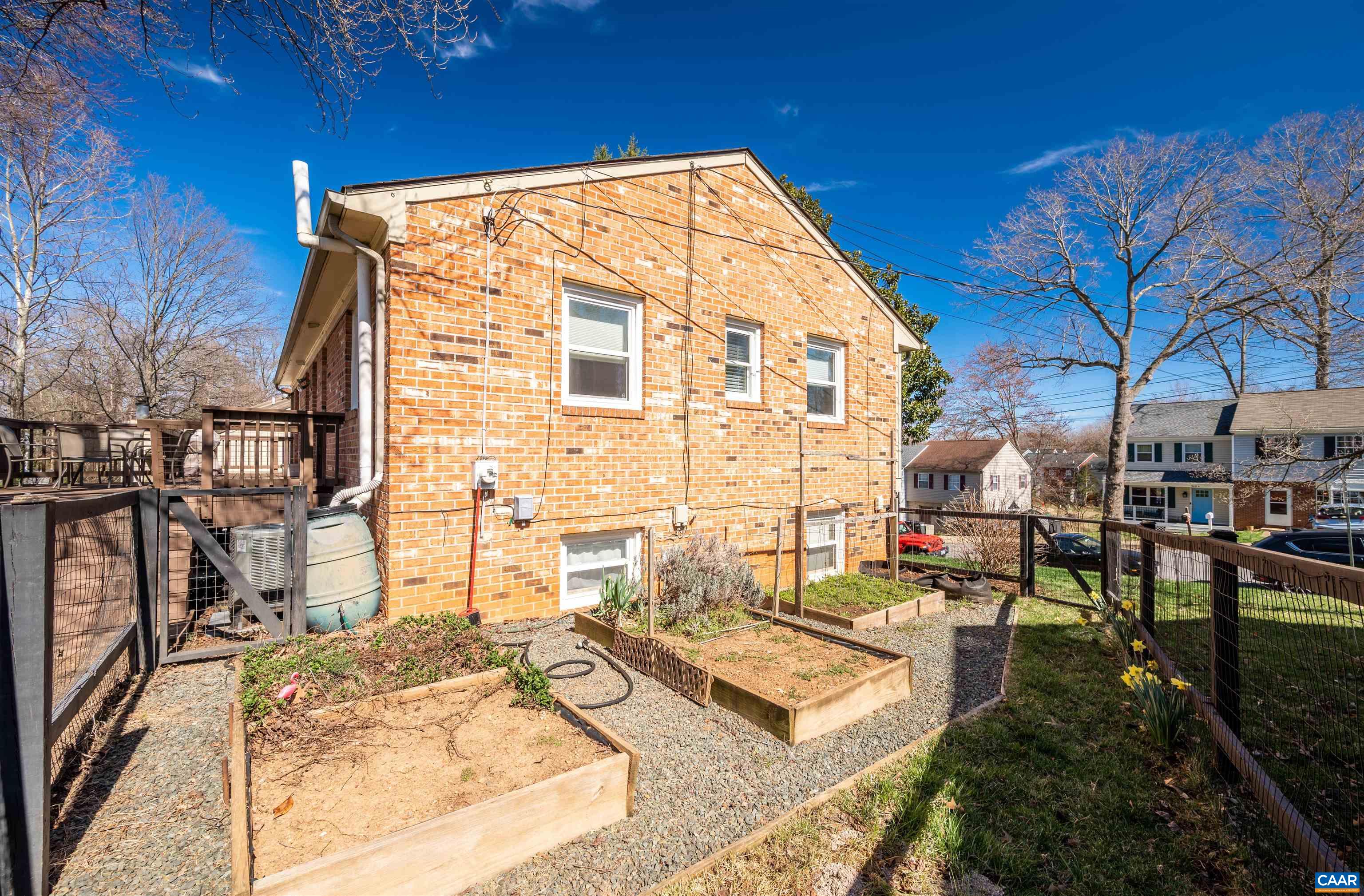 509 MOSELEY DR