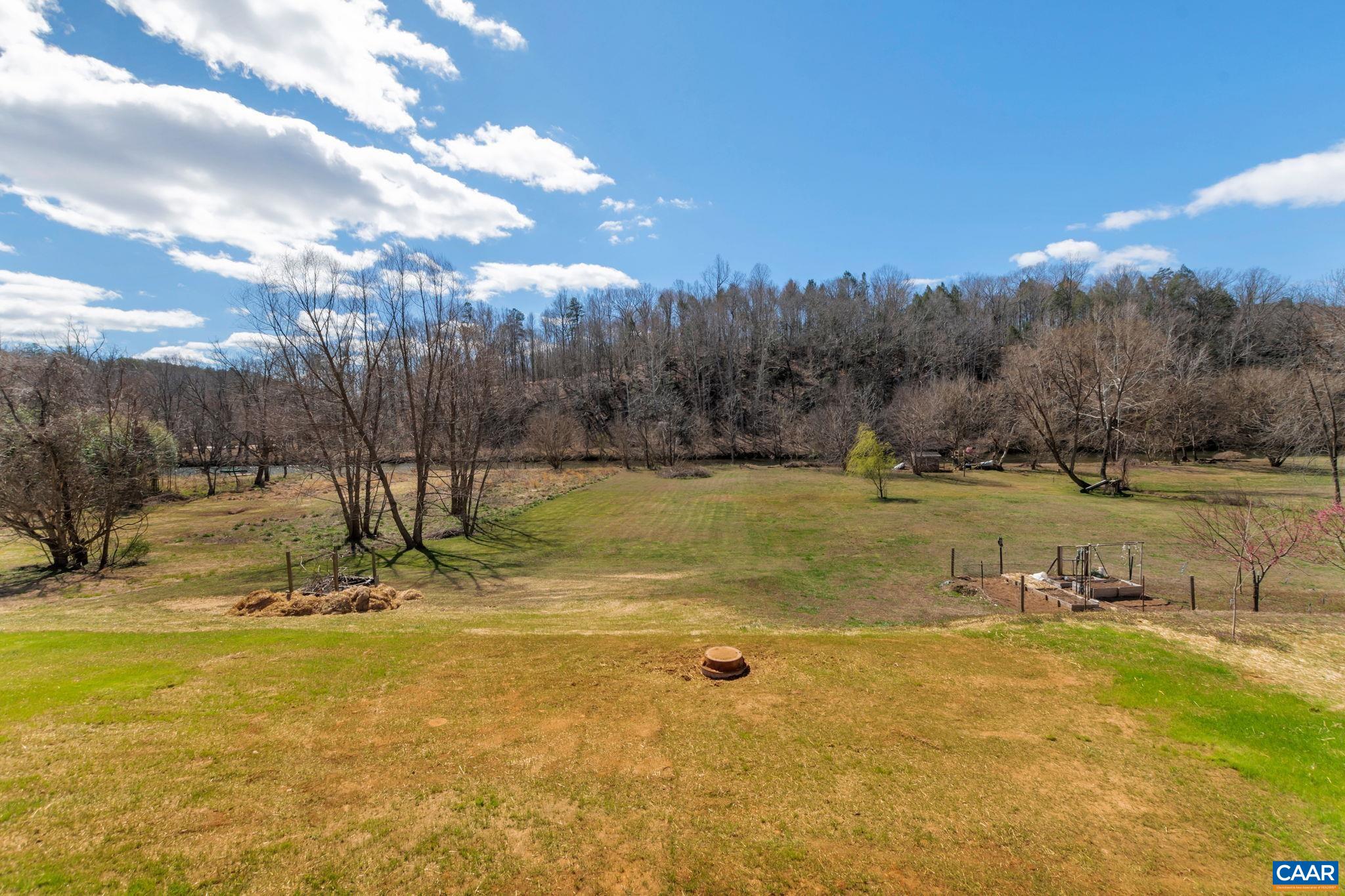 403 RIVERSIDE DR
