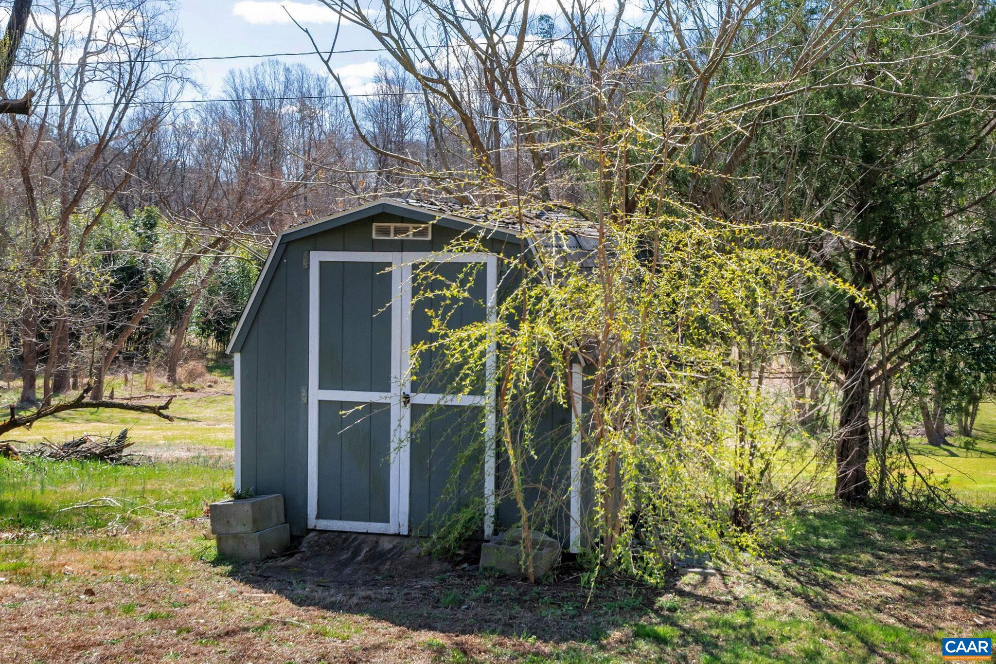 403 RIVERSIDE DR