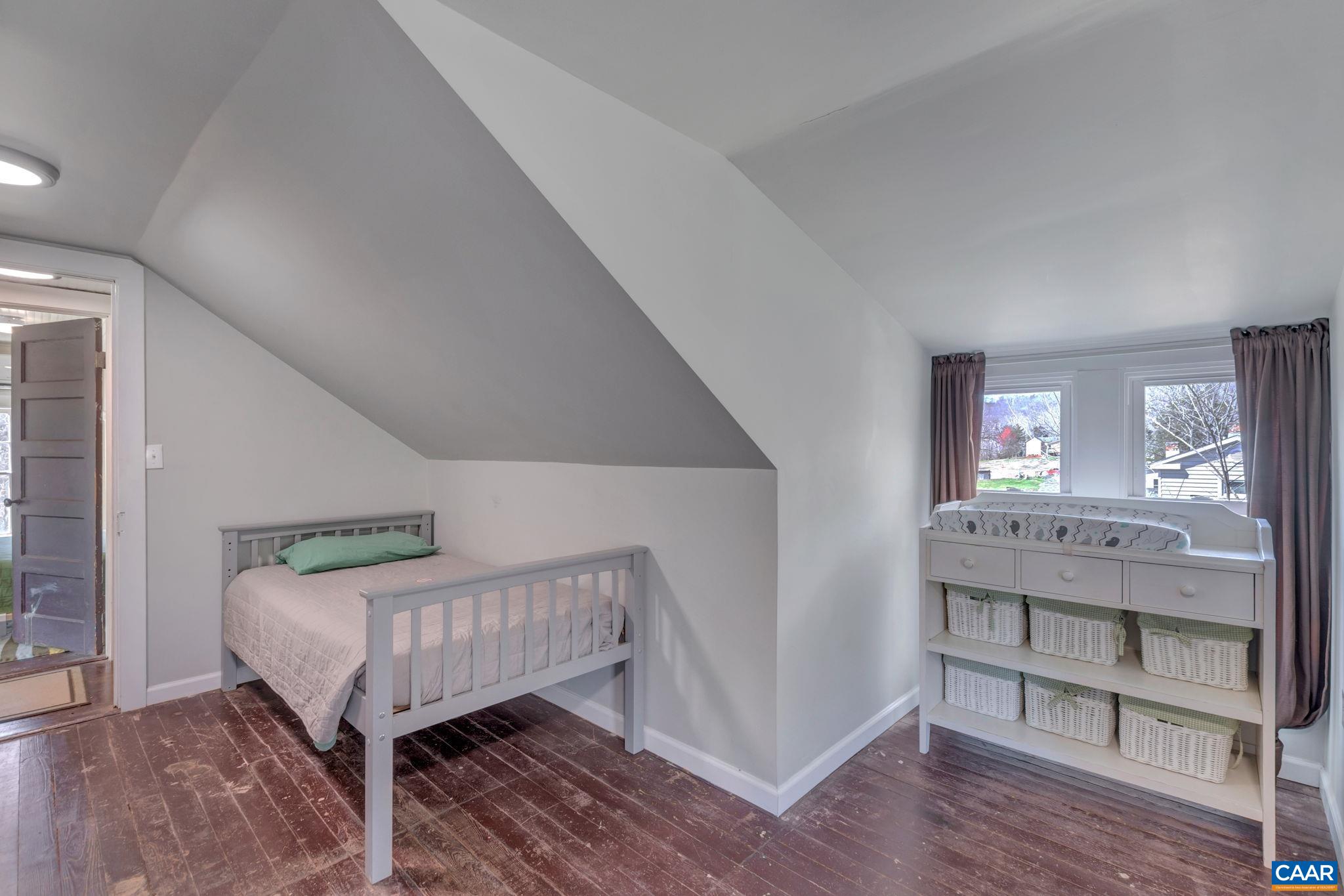 403 RIVERSIDE DR
