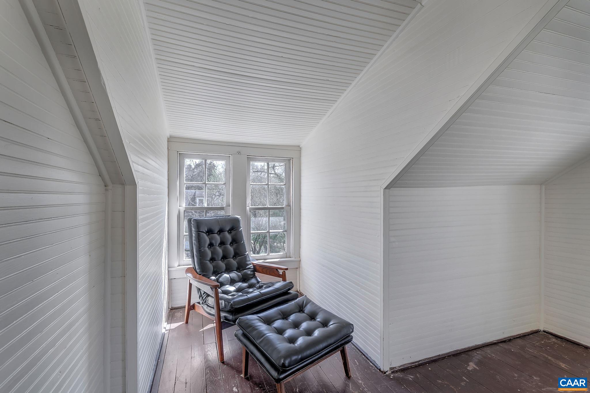 403 RIVERSIDE DR