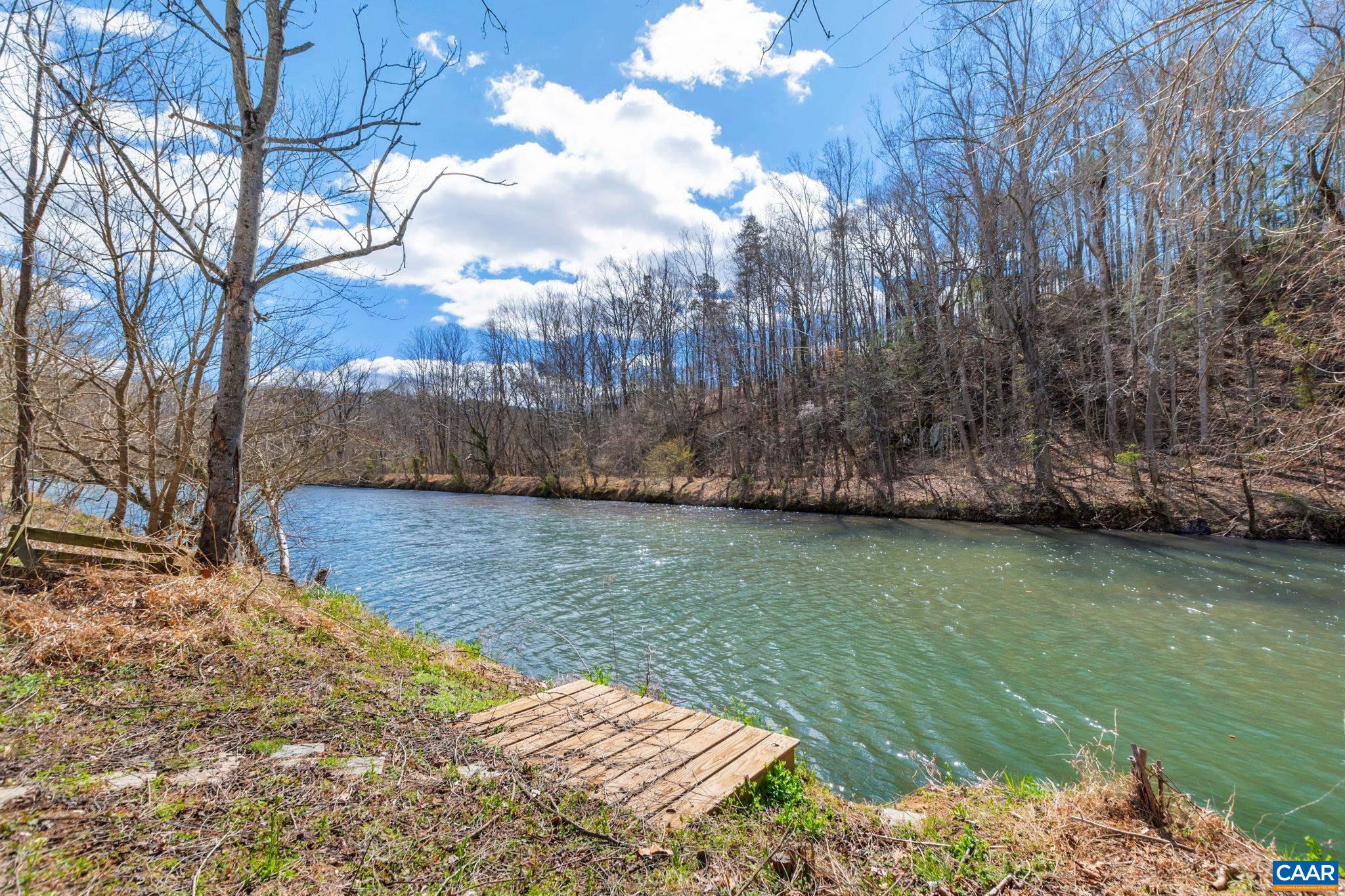 403 RIVERSIDE DR