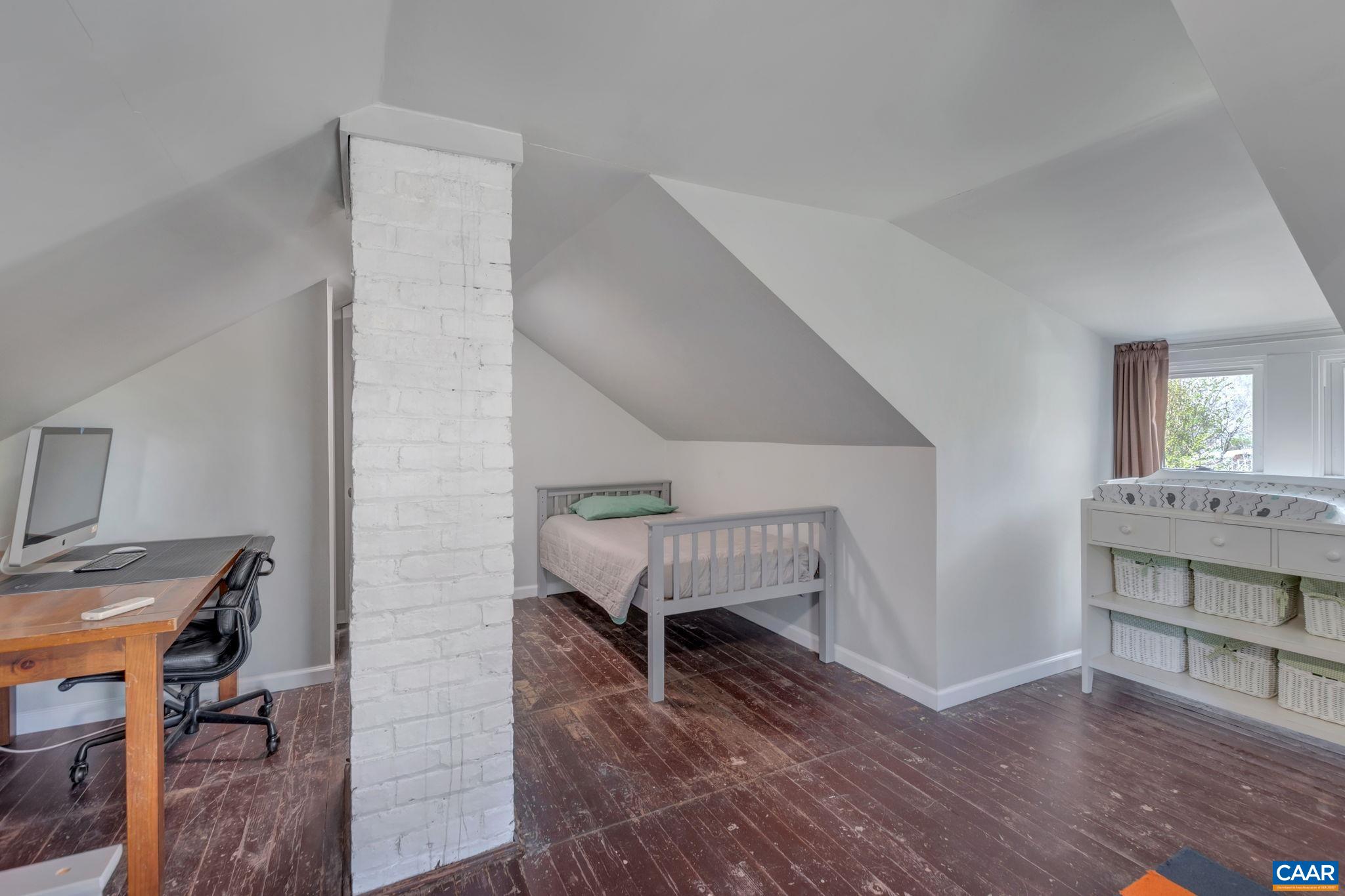 403 RIVERSIDE DR