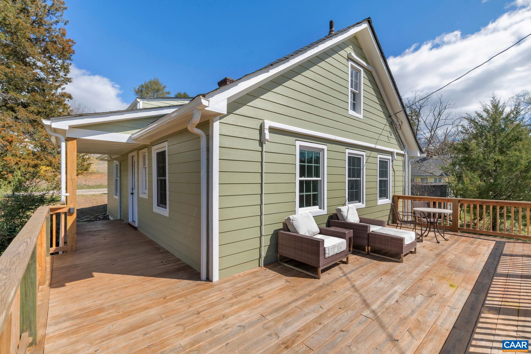 403 RIVERSIDE DR