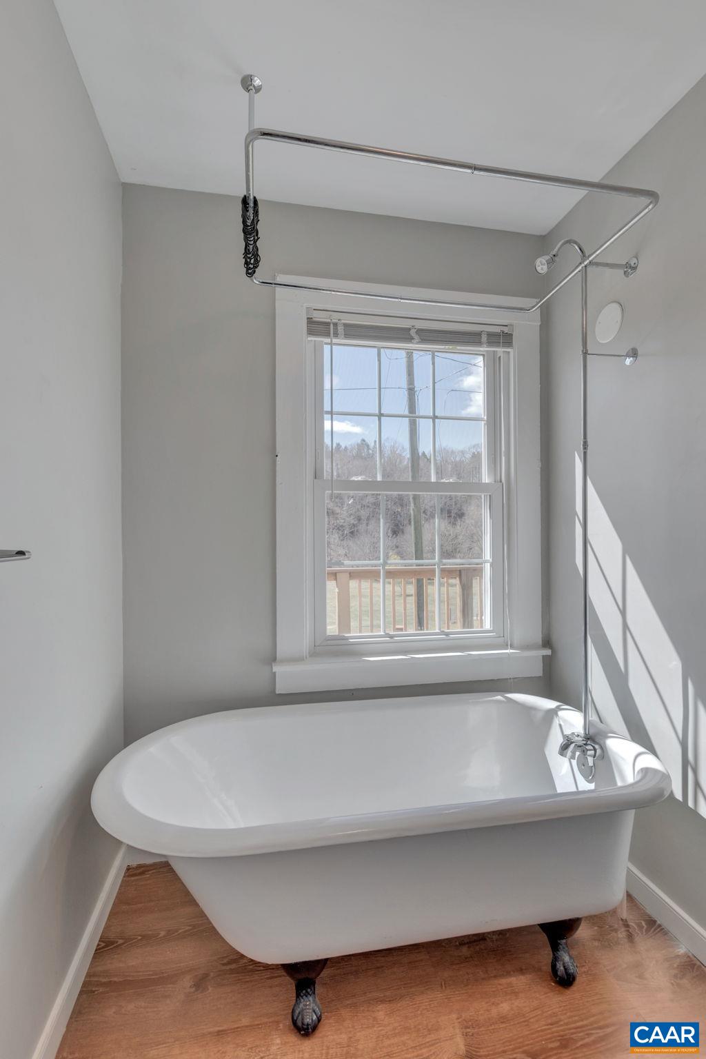 403 RIVERSIDE DR
