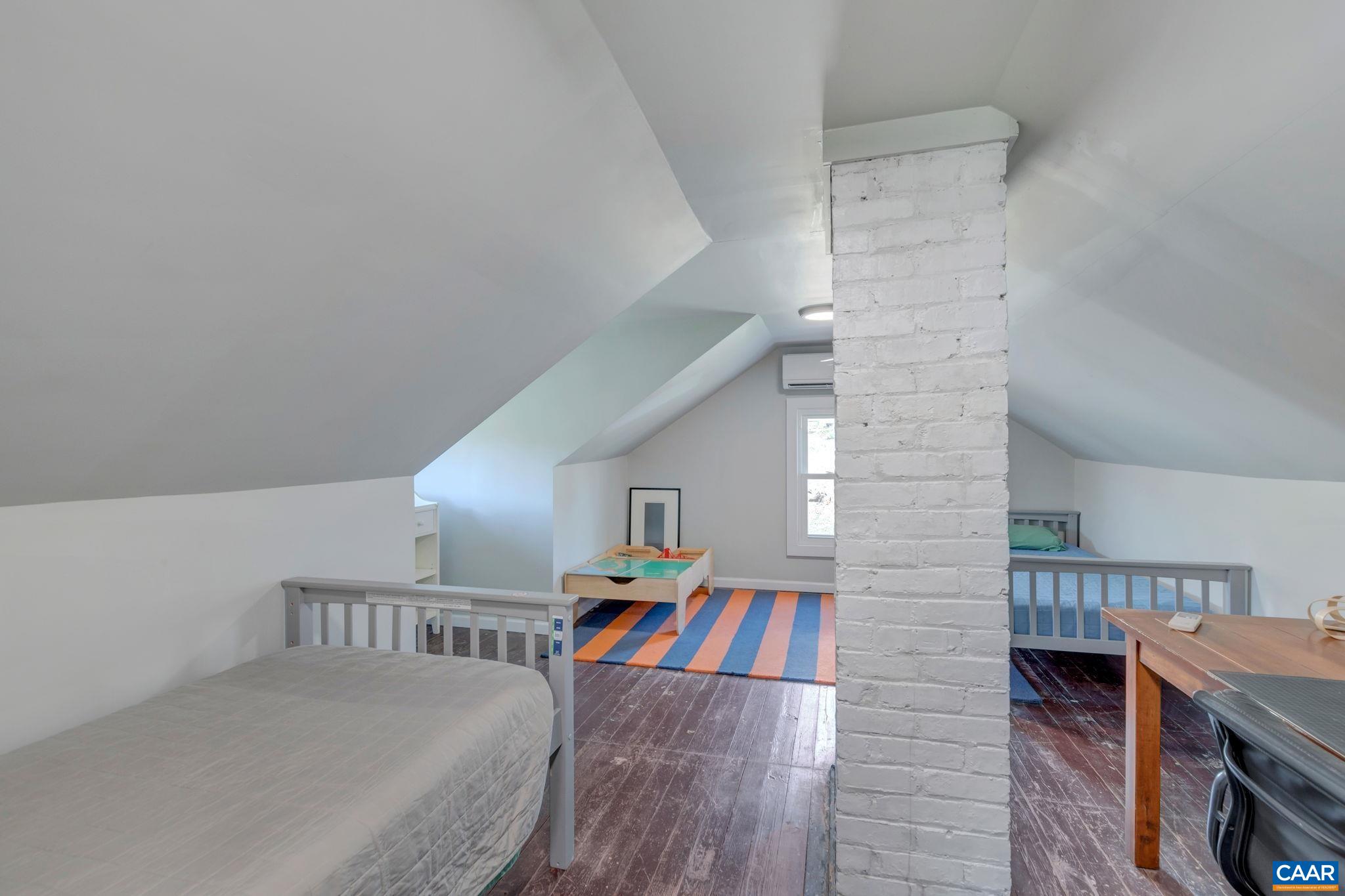 403 RIVERSIDE DR