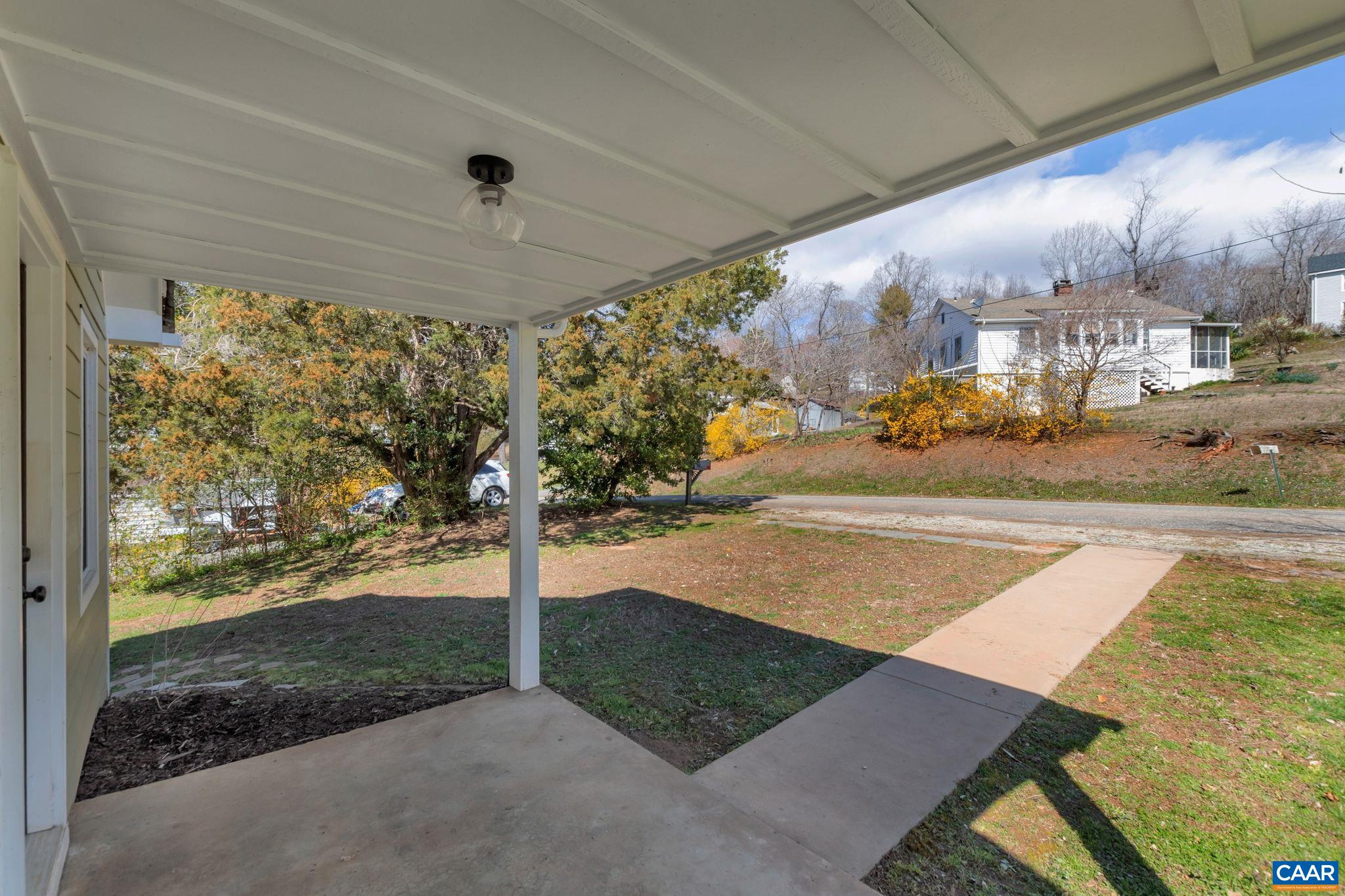 403 RIVERSIDE DR