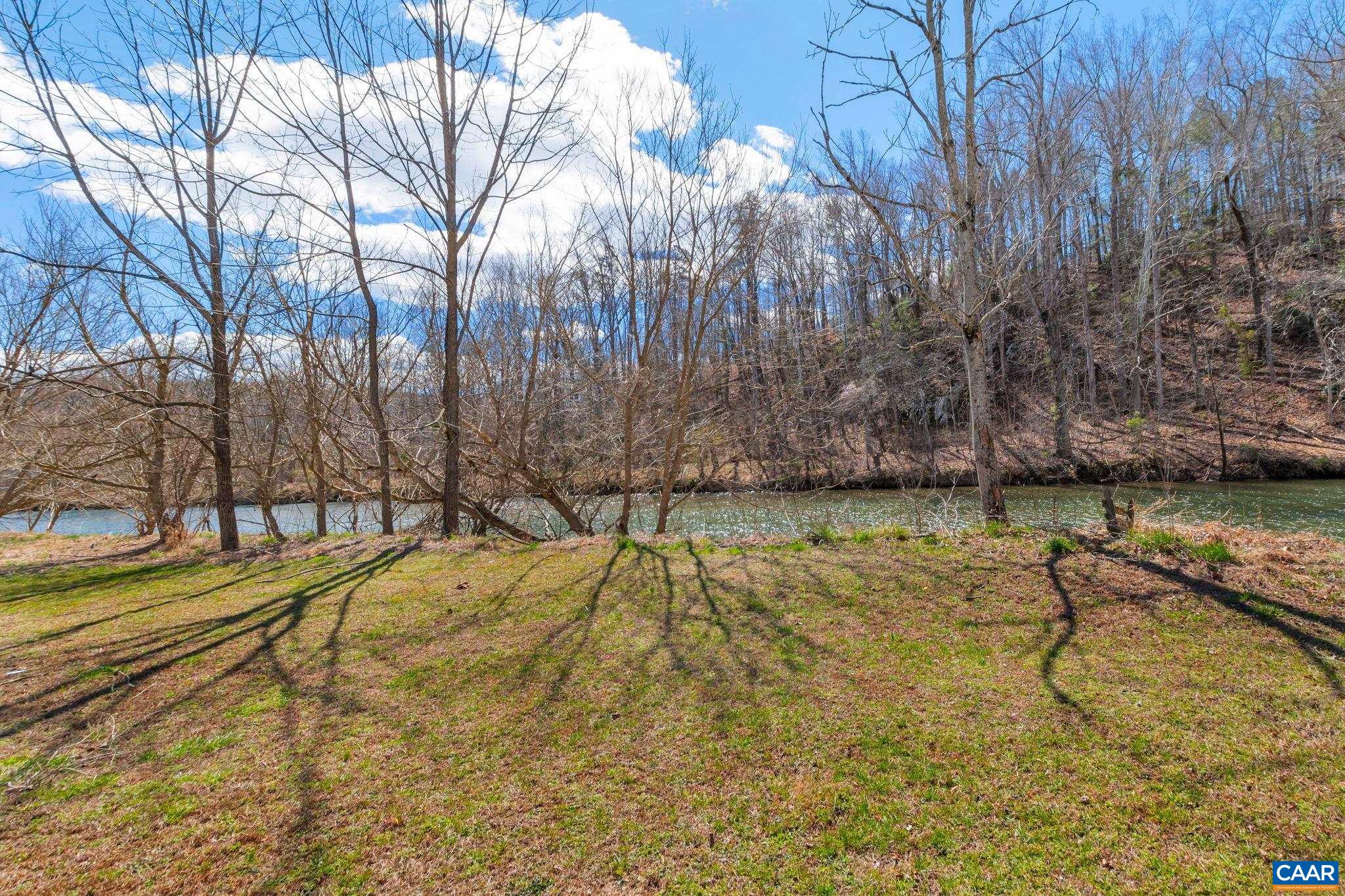 403 RIVERSIDE DR