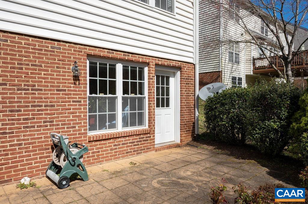 338 PLEASANT PL