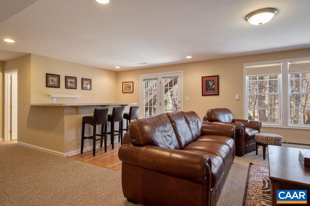 338 PLEASANT PL