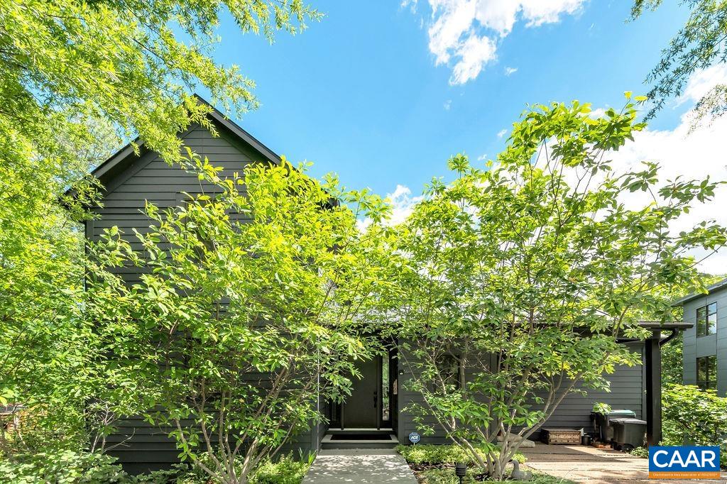 108 RIVERBLUFF CIR