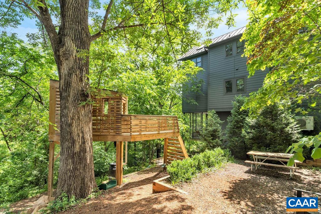 108 RIVERBLUFF CIR