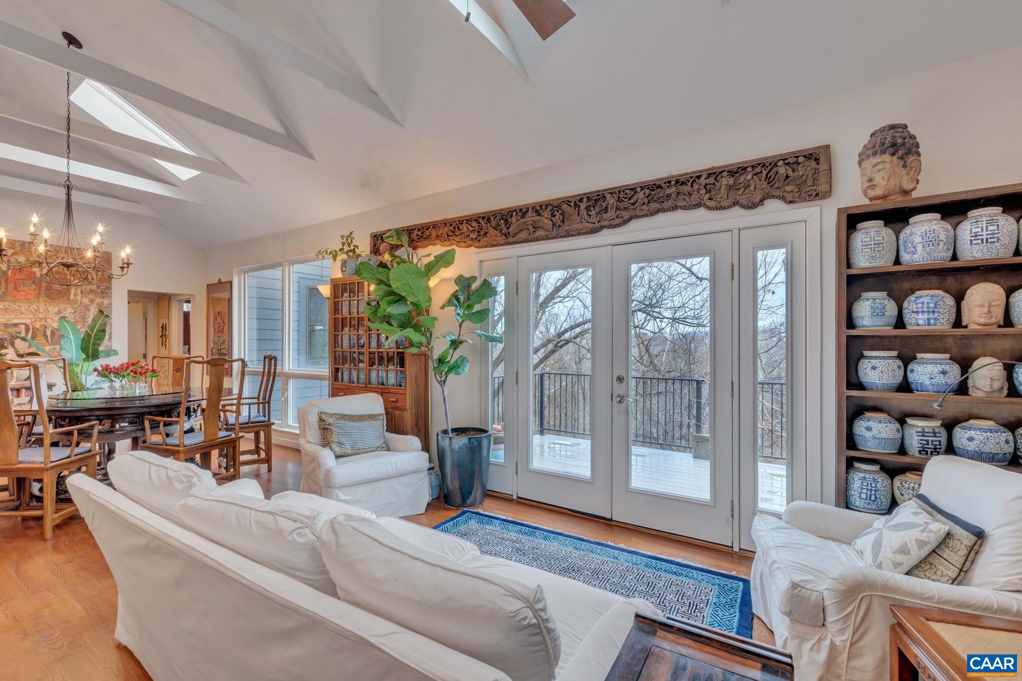108 RIVERBLUFF CIR
