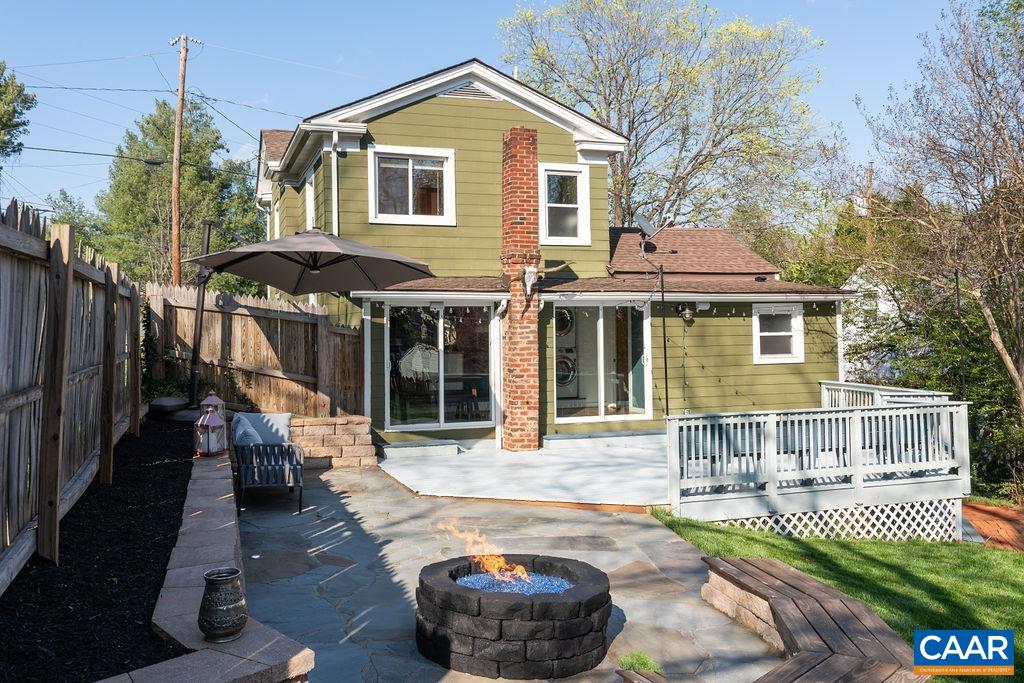 900 ELLIOTT AVE