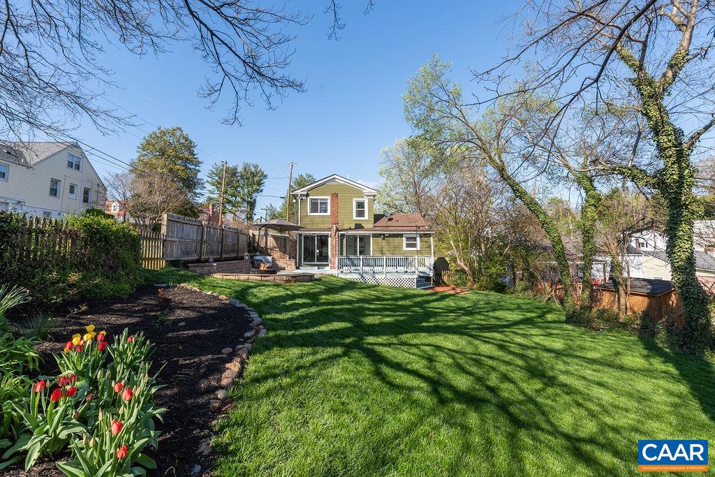 900 ELLIOTT AVE